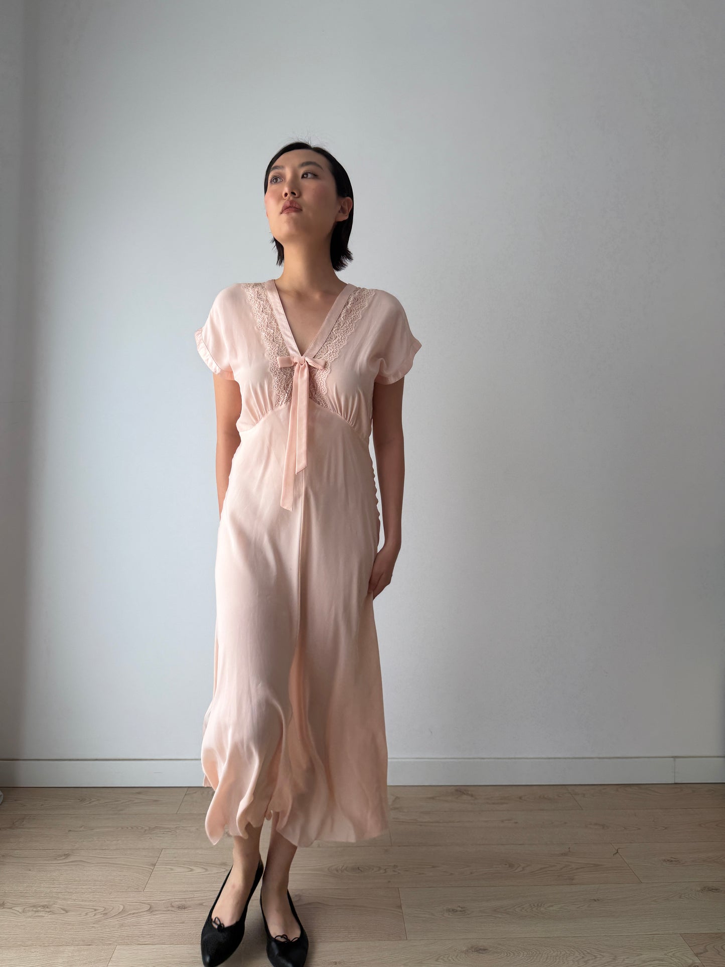 Vintage 1950s Pale Pink Satin Nightgown With Bow