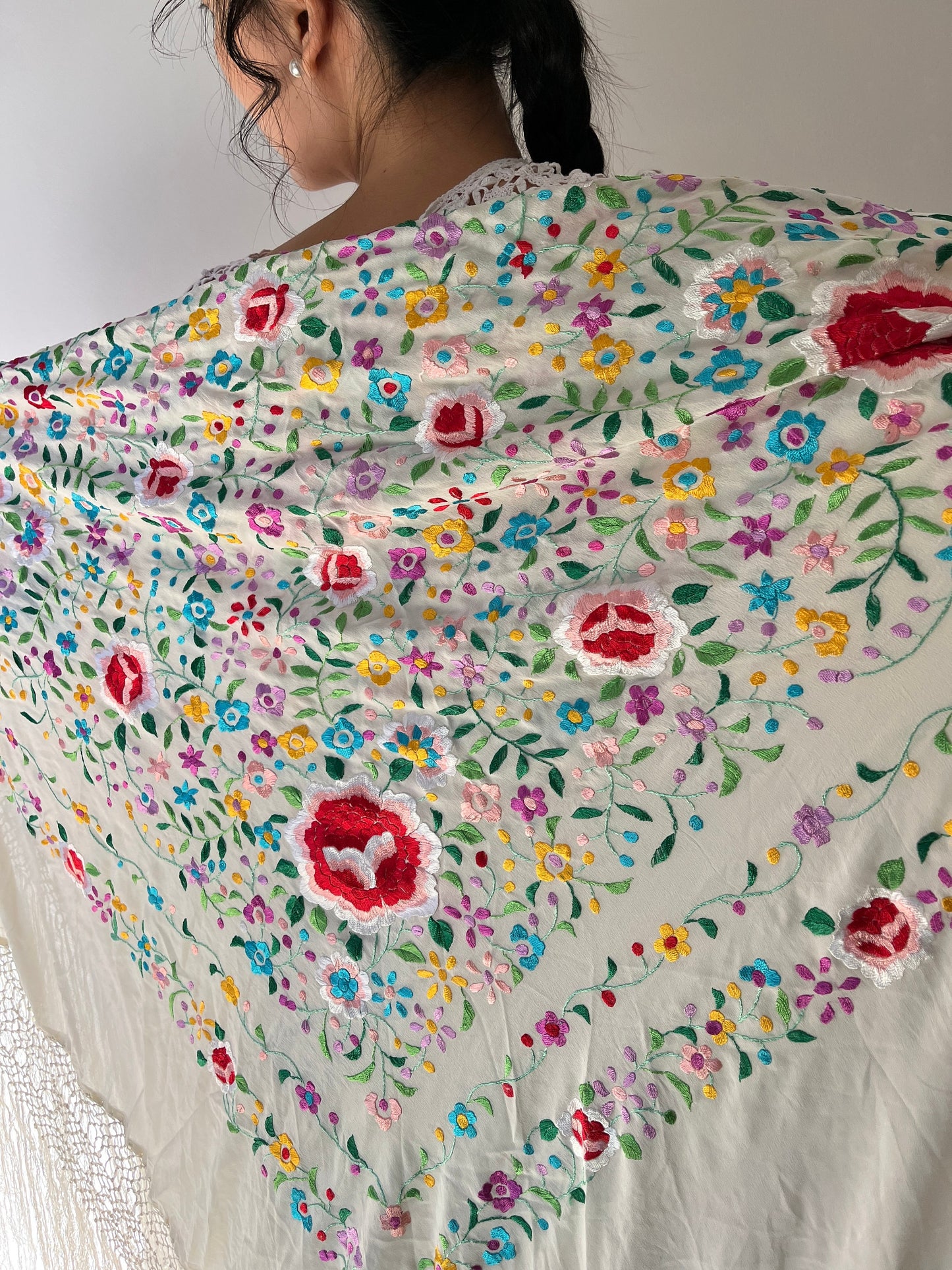 1920s Antique piano shawl, Ivory Silk Canton Floral Embroidered Piano Fringed Shawl