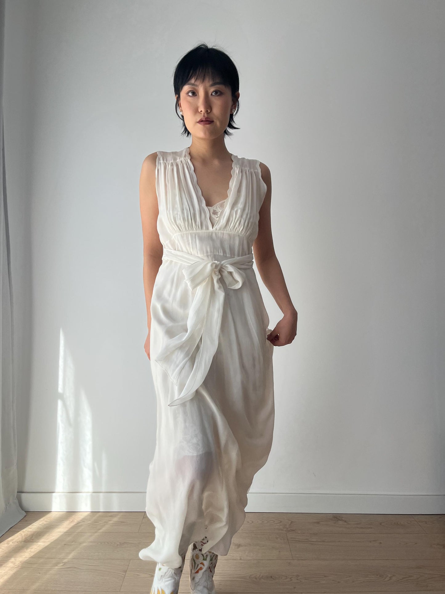 Chemise de nuit brodée en satin de soie, coupe biaisée, dentelle de mariée antique des années 1930