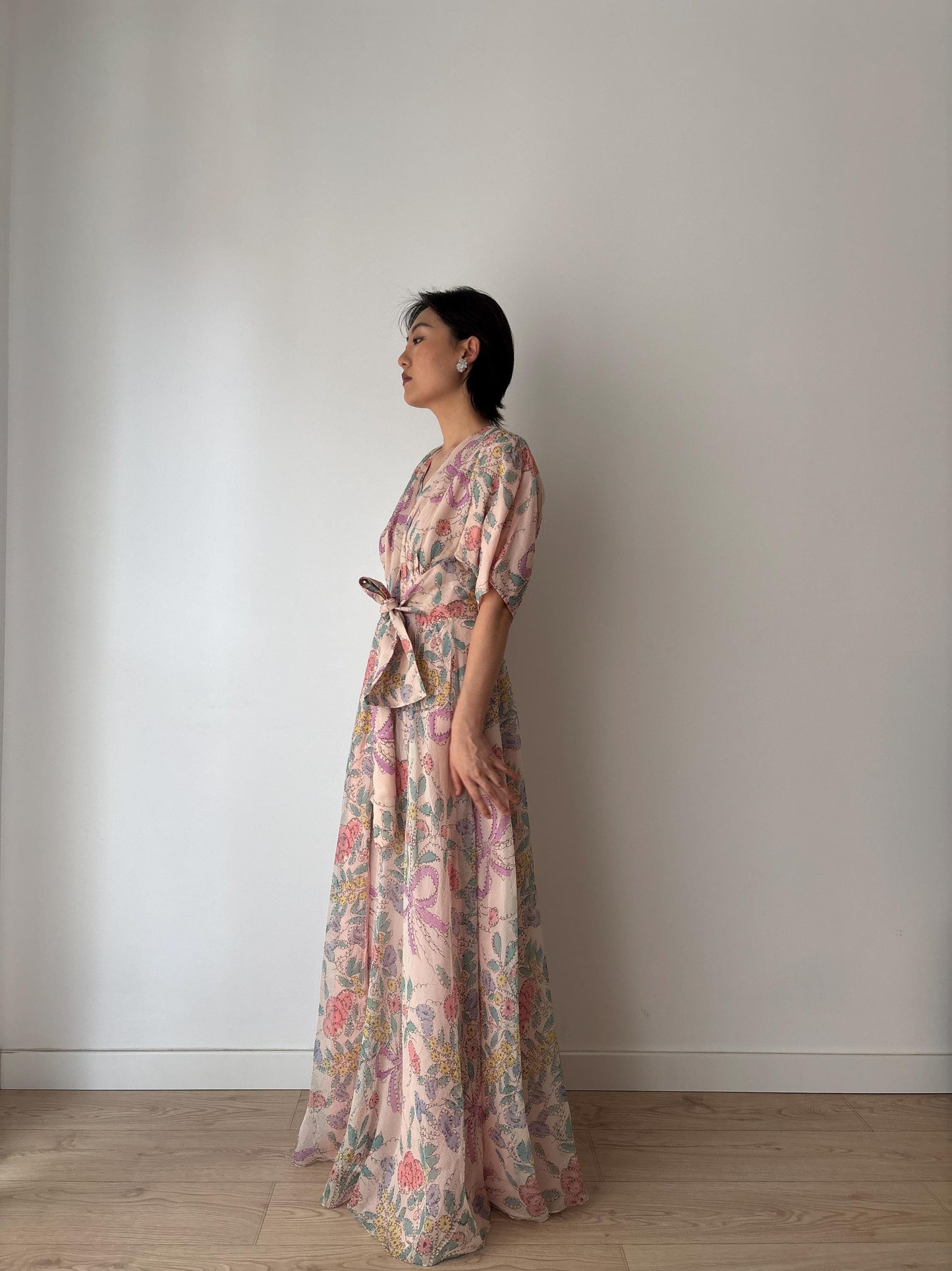 Rare 1920s 1930s Silk chiffon floral bow print dressing gown robe, Romantic shimmering pink silk Hollywood glam house coat