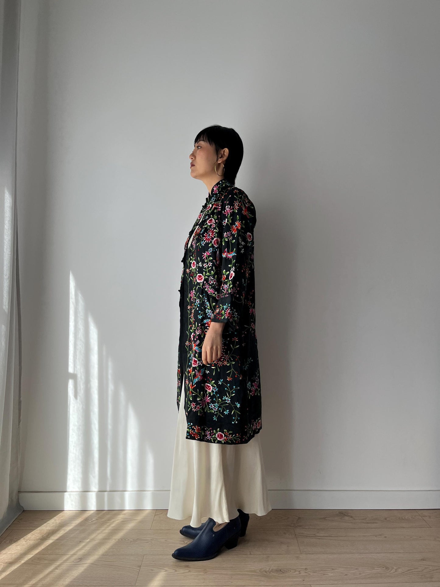 Vintage 1940s Chinese Silk Rayon Flower Hand Embroidered Cheongsam Pajama Jacket