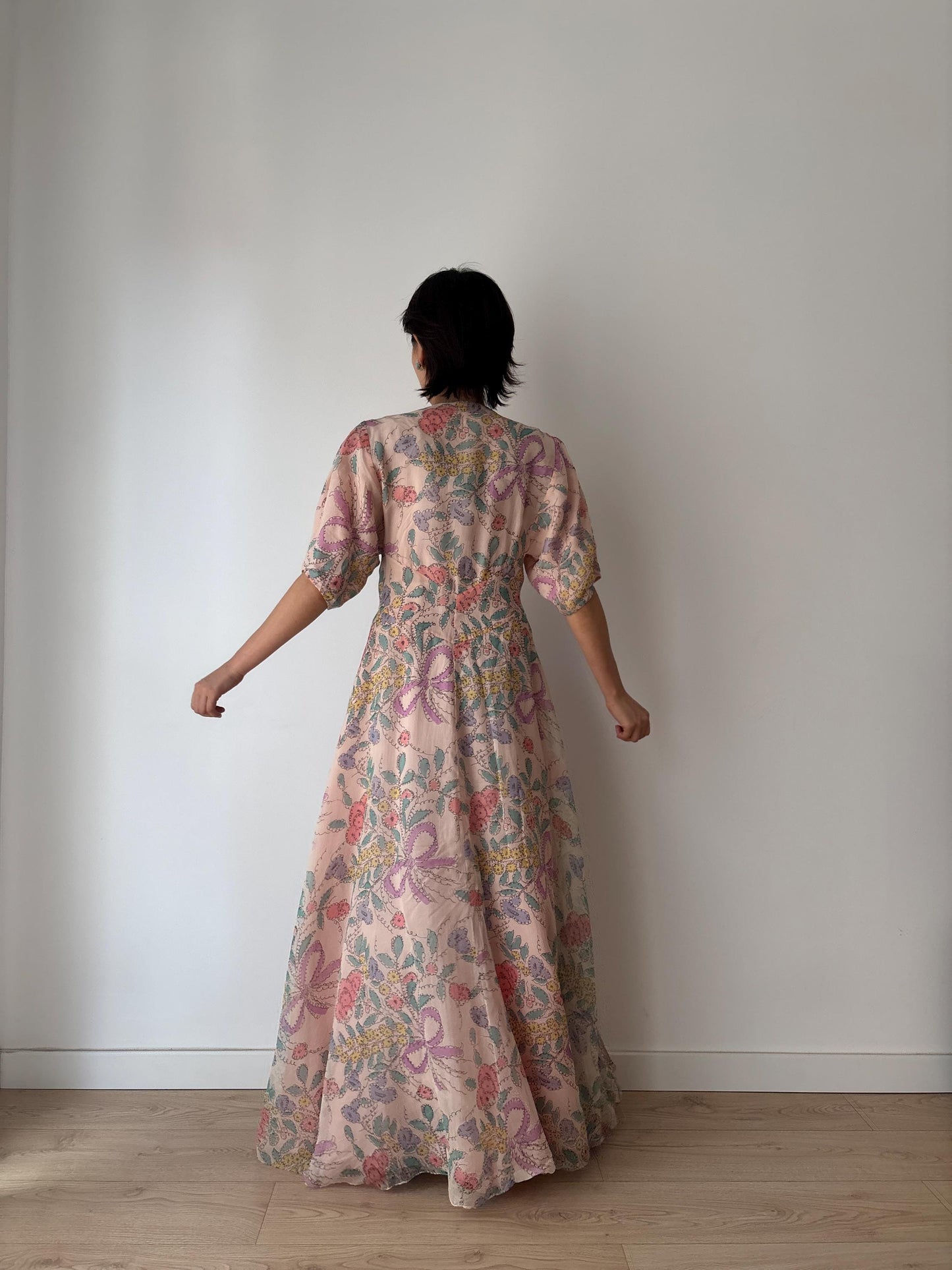 Rare 1920s 1930s Silk chiffon floral bow print dressing gown robe, Romantic shimmering pink silk Hollywood glam house coat