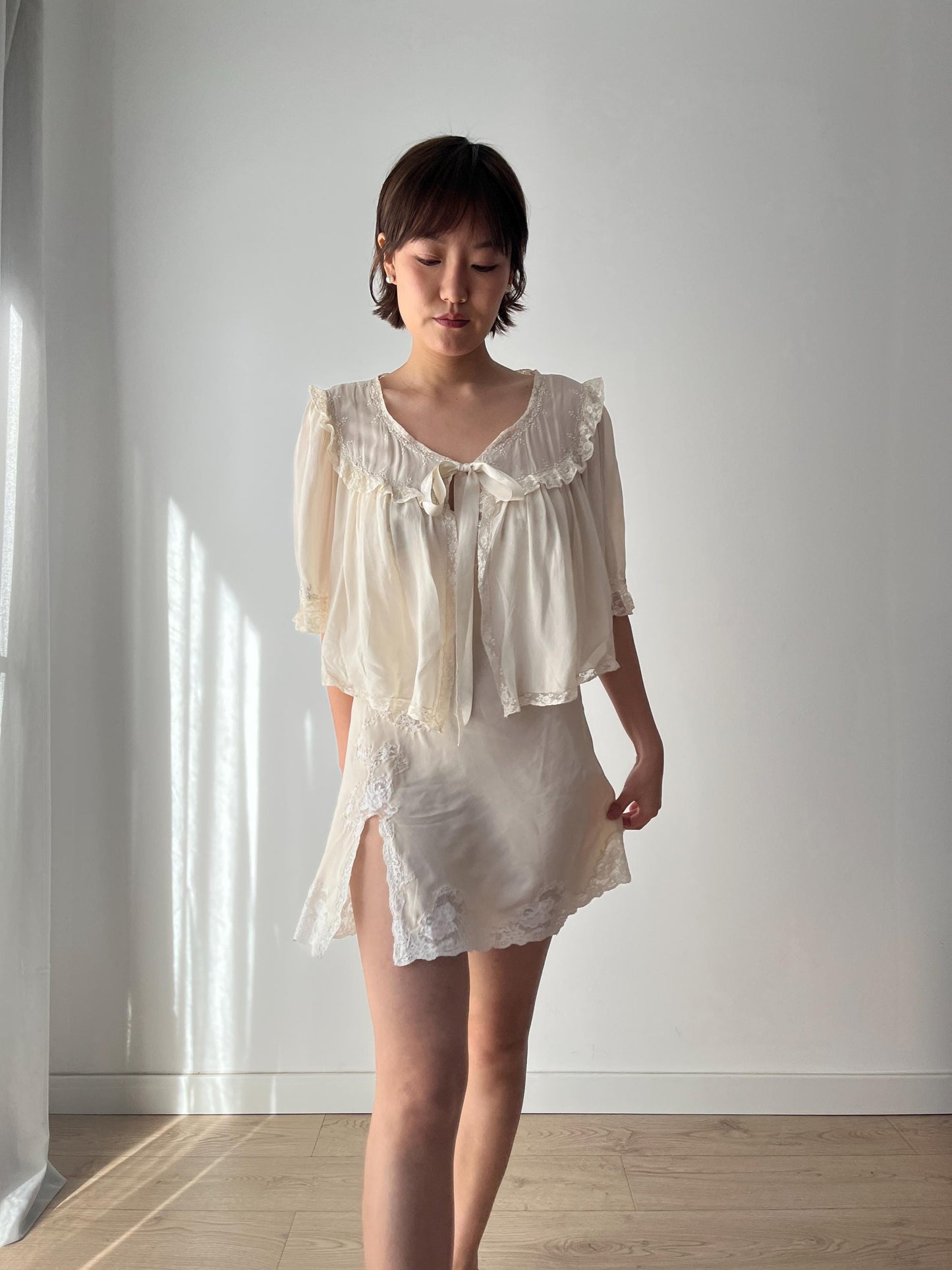 1940s 1930s white pure silk crepe antique heavy lace hand embroidered bed jacket