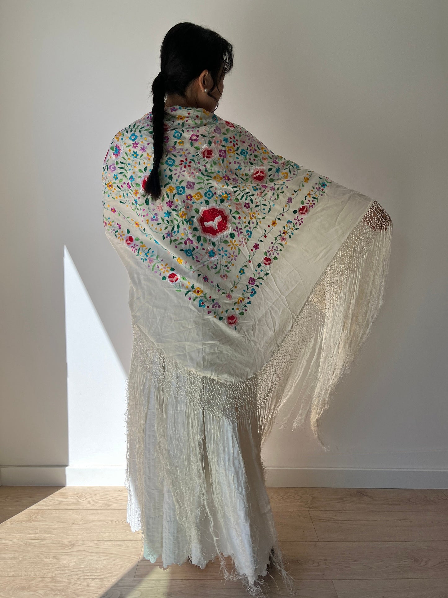 1920s Antique piano shawl, Ivory Silk Canton Floral Embroidered Piano Fringed Shawl
