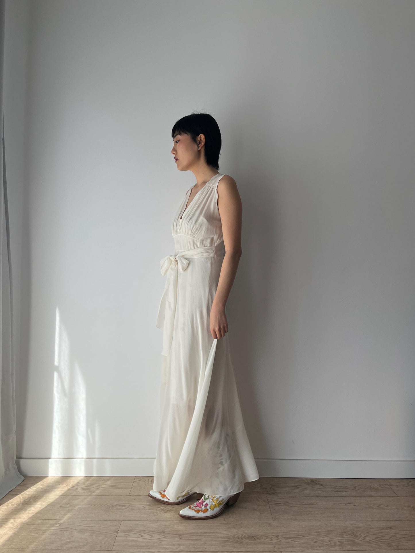 Chemise de nuit brodée en satin de soie, coupe biaisée, dentelle de mariée antique des années 1930