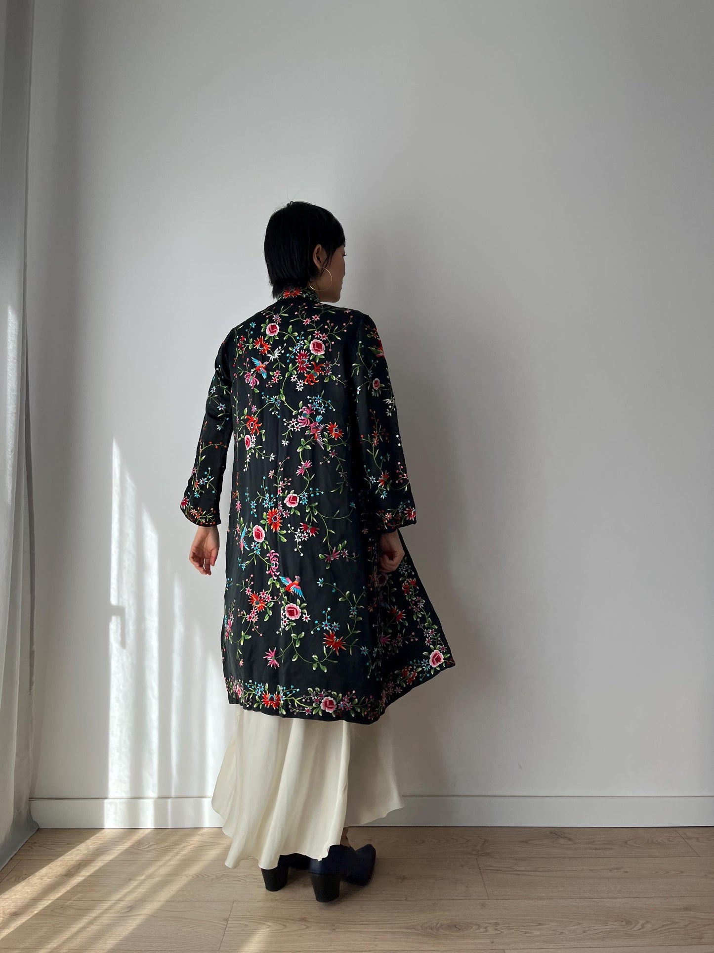 Vintage 1940s Chinese Silk Rayon Flower Hand Embroidered Cheongsam Pajama Jacket