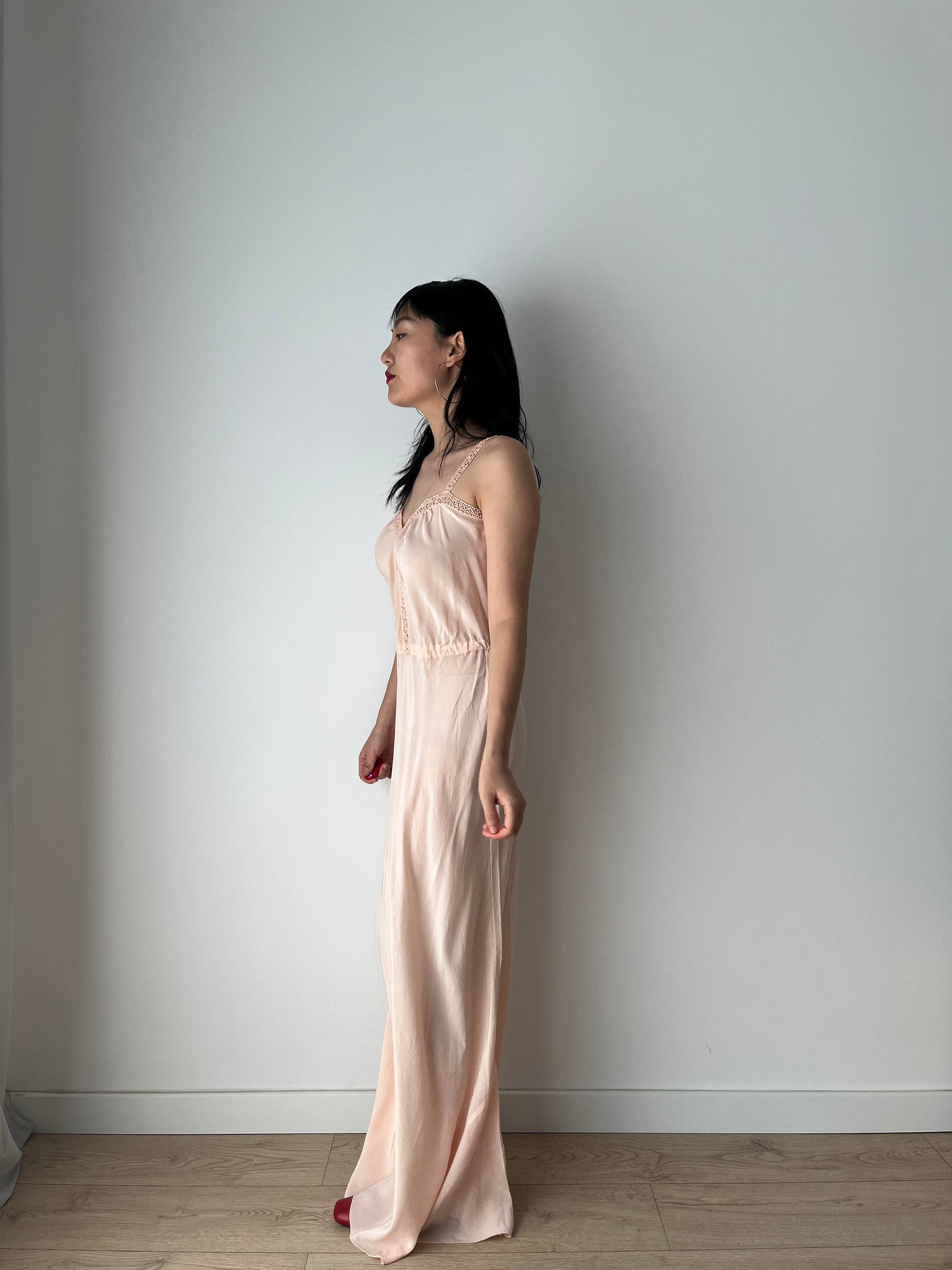 1940s Pale Pink Pure Silk Lace Crepe Bias Cut Blue Applique Embroidered Lingeriedress