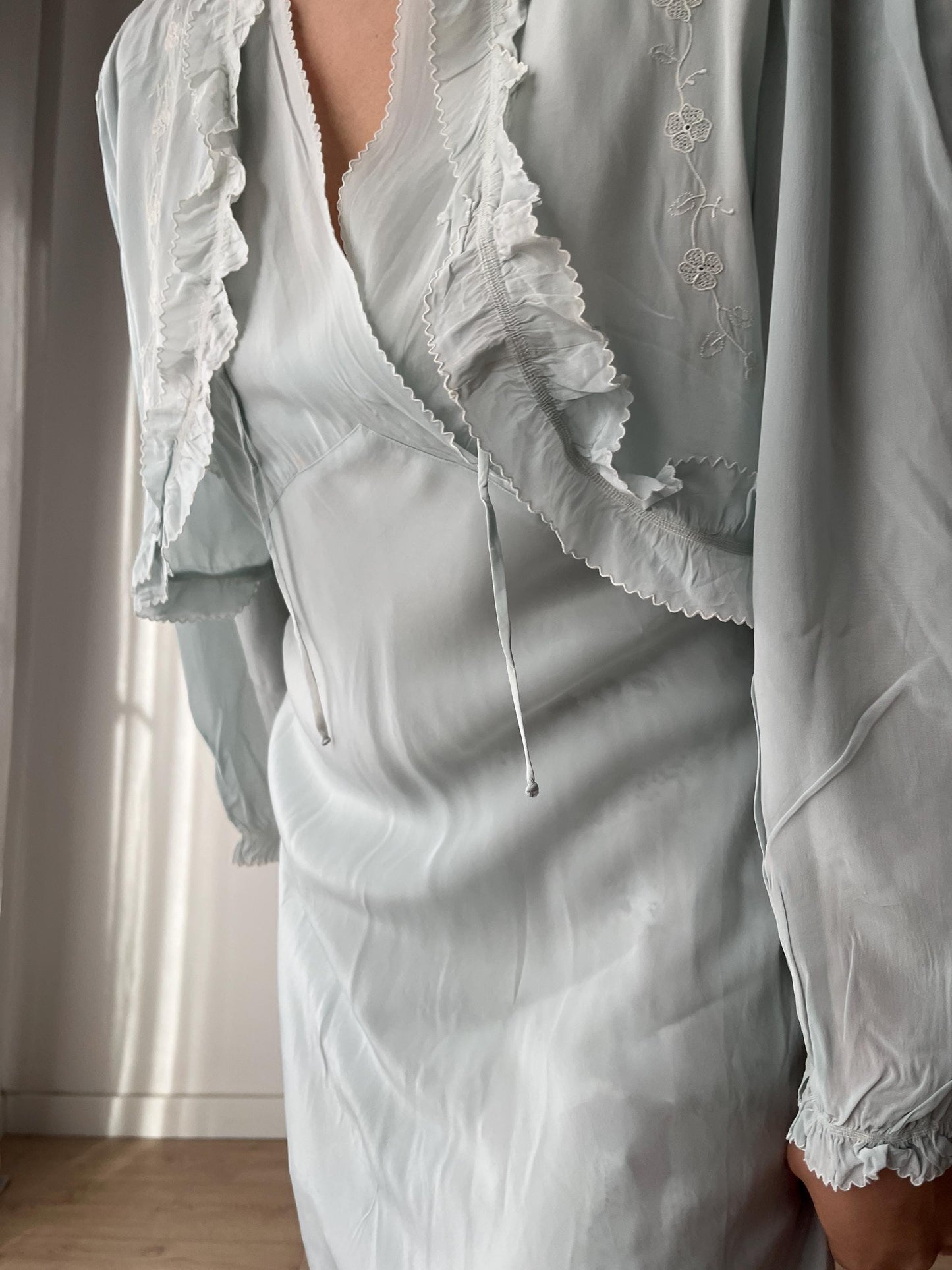 Antique 1930s 1940s floral print bias cut liquid silk satin bridal nightdress