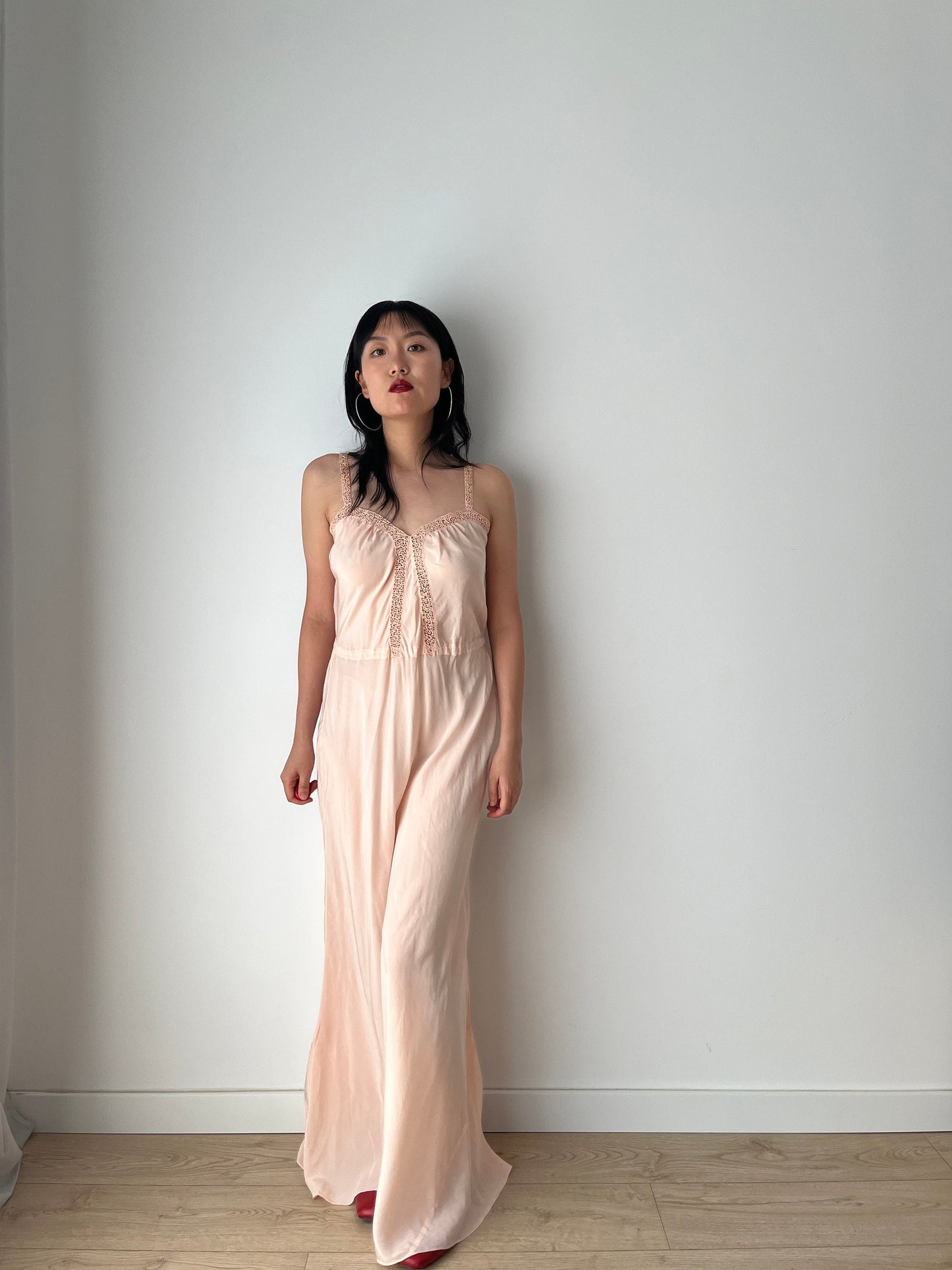 1940s Pale Pink Pure Silk Lace Crepe Bias Cut Blue Applique Embroidered Lingeriedress