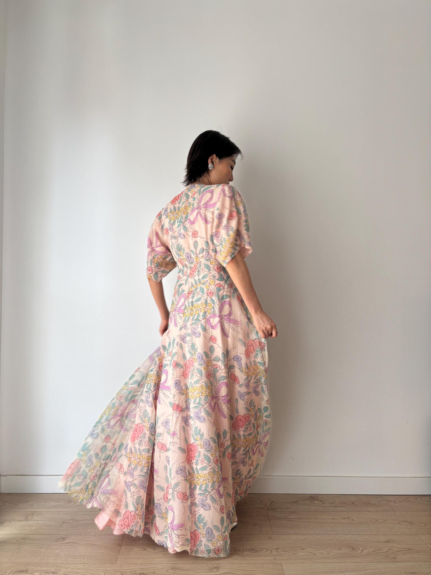 Rare 1920s 1930s Silk chiffon floral bow print dressing gown robe, Romantic shimmering pink silk Hollywood glam house coat