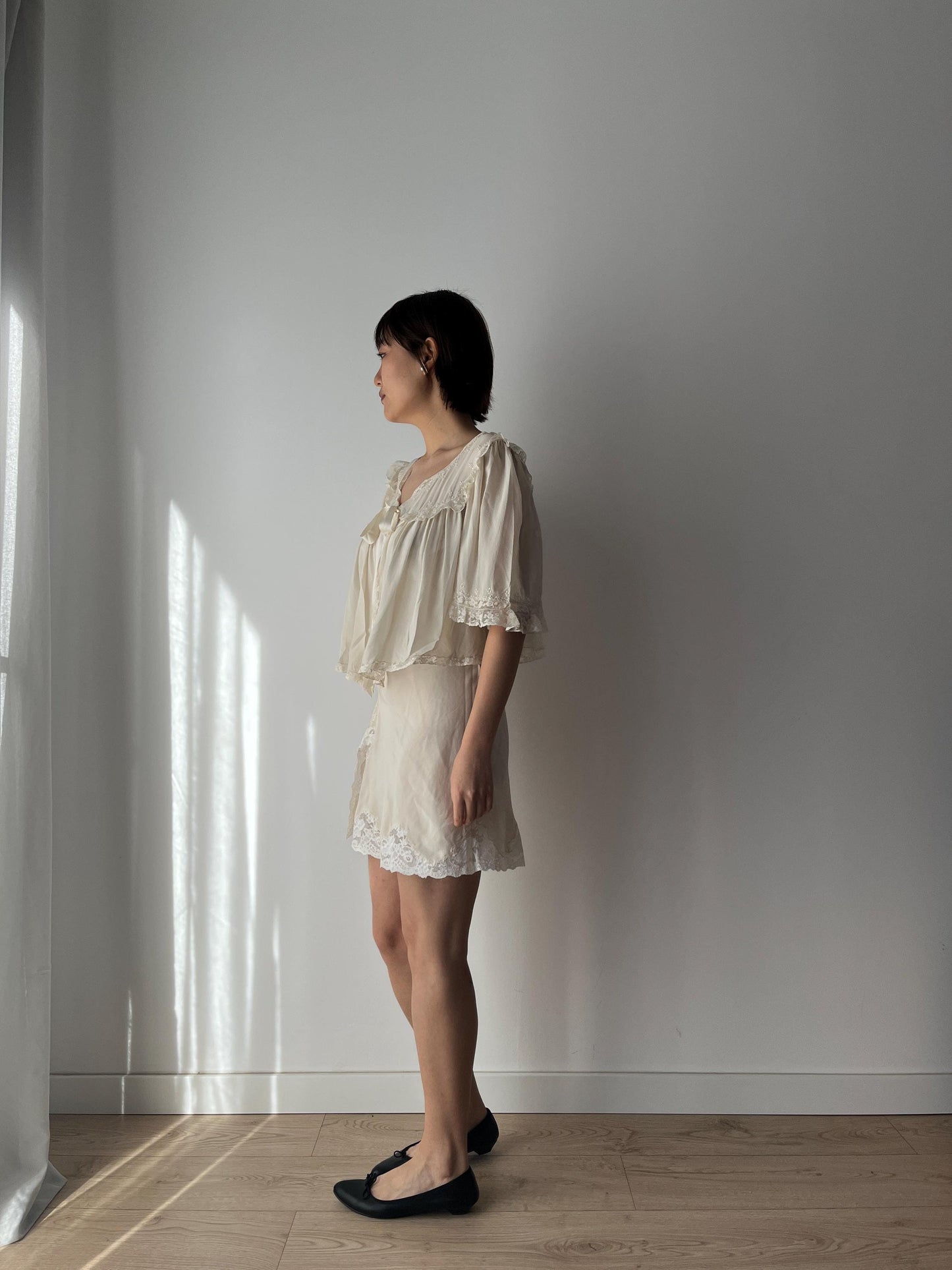 1940s 1930s white pure silk crepe antique heavy lace hand embroidered bed jacket