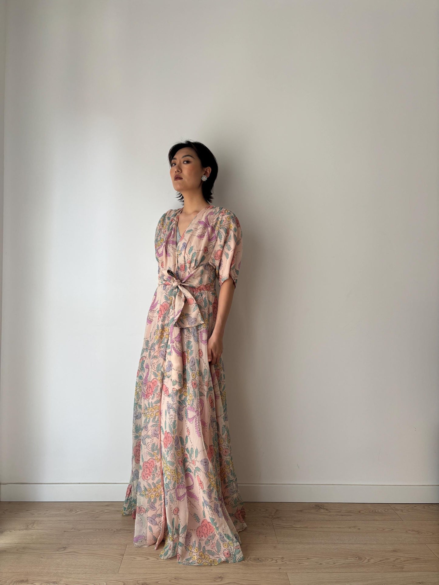 Rare 1920s 1930s Silk chiffon floral bow print dressing gown robe, Romantic shimmering pink silk Hollywood glam house coat