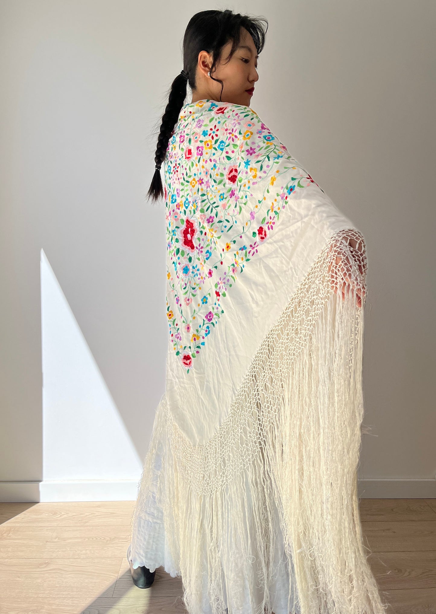 1920s Antique piano shawl, Ivory Silk Canton Floral Embroidered Piano Fringed Shawl