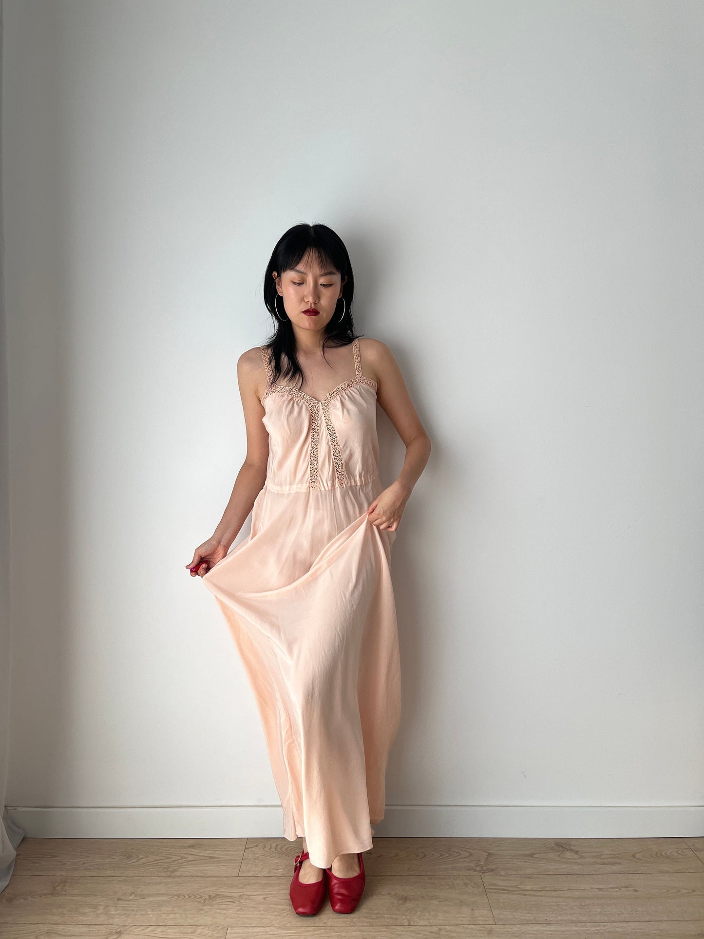 1940s Pale Pink Pure Silk Lace Crepe Bias Cut Blue Applique Embroidered Lingeriedress