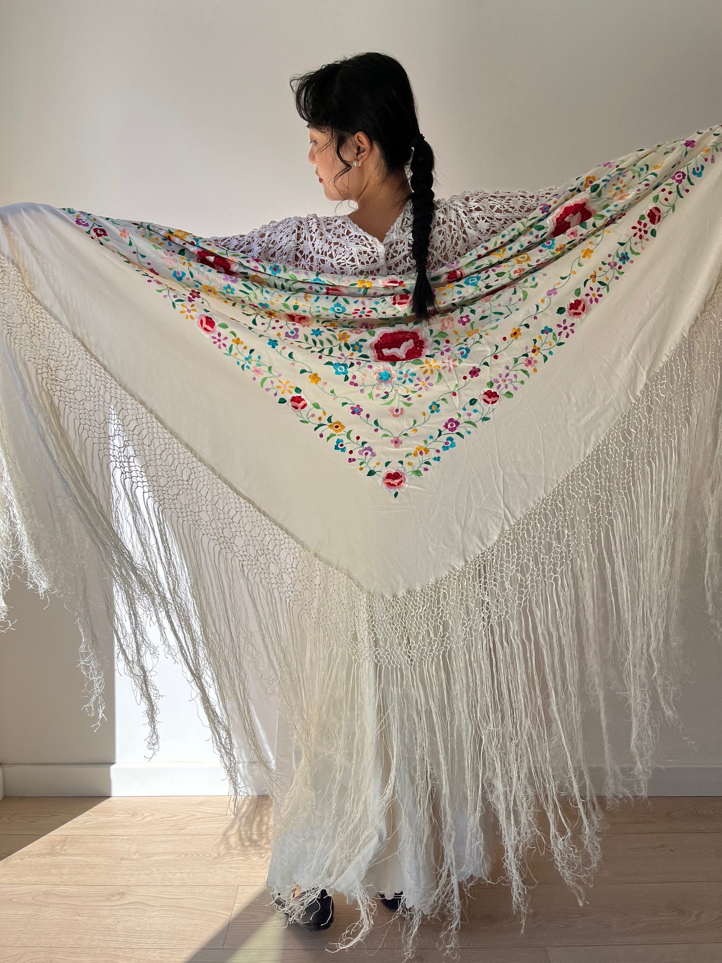 1920s Antique piano shawl, Ivory Silk Canton Floral Embroidered Piano Fringed Shawl