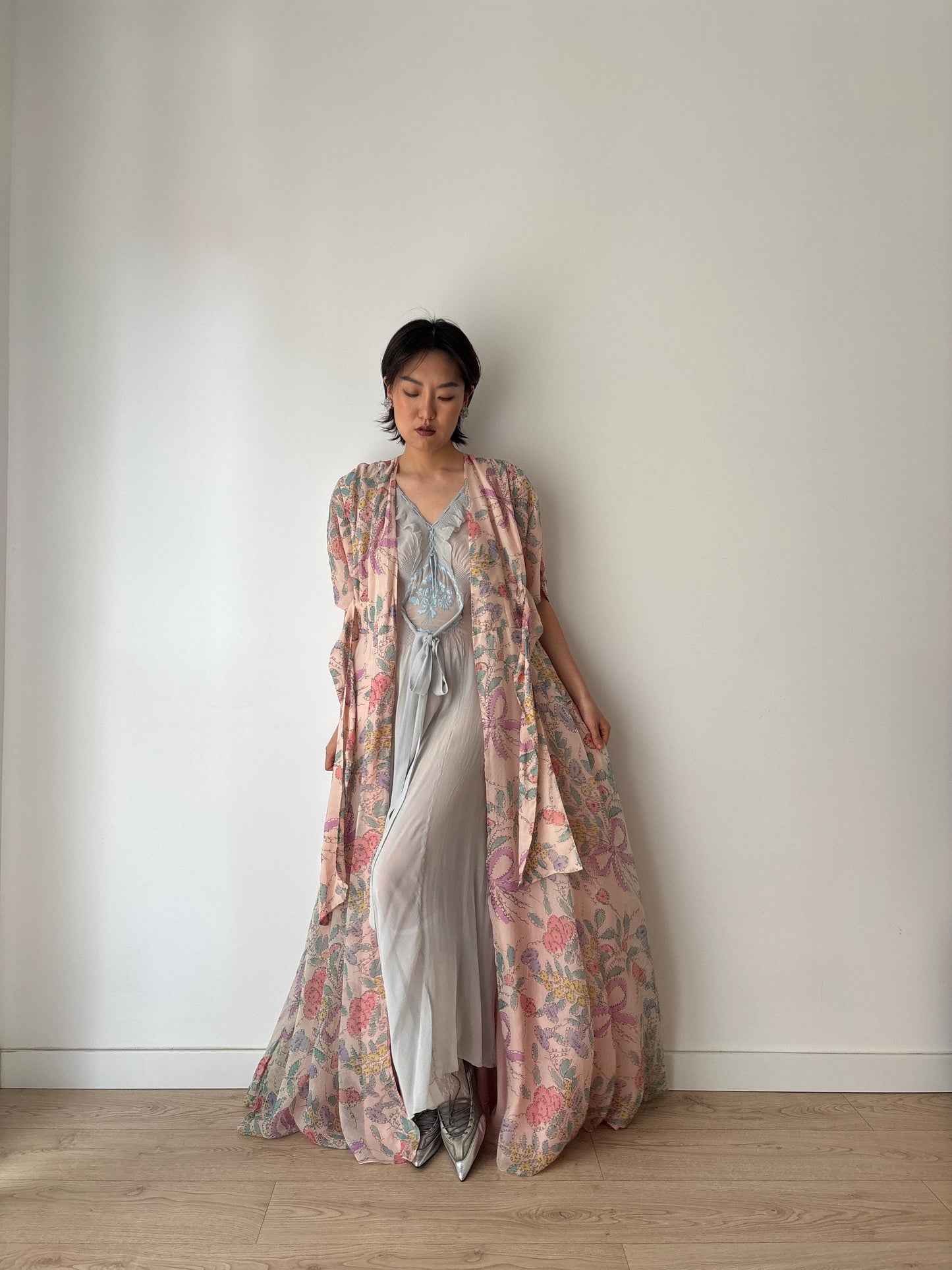 Rare 1920s 1930s Silk chiffon floral bow print dressing gown robe, Romantic shimmering pink silk Hollywood glam house coat