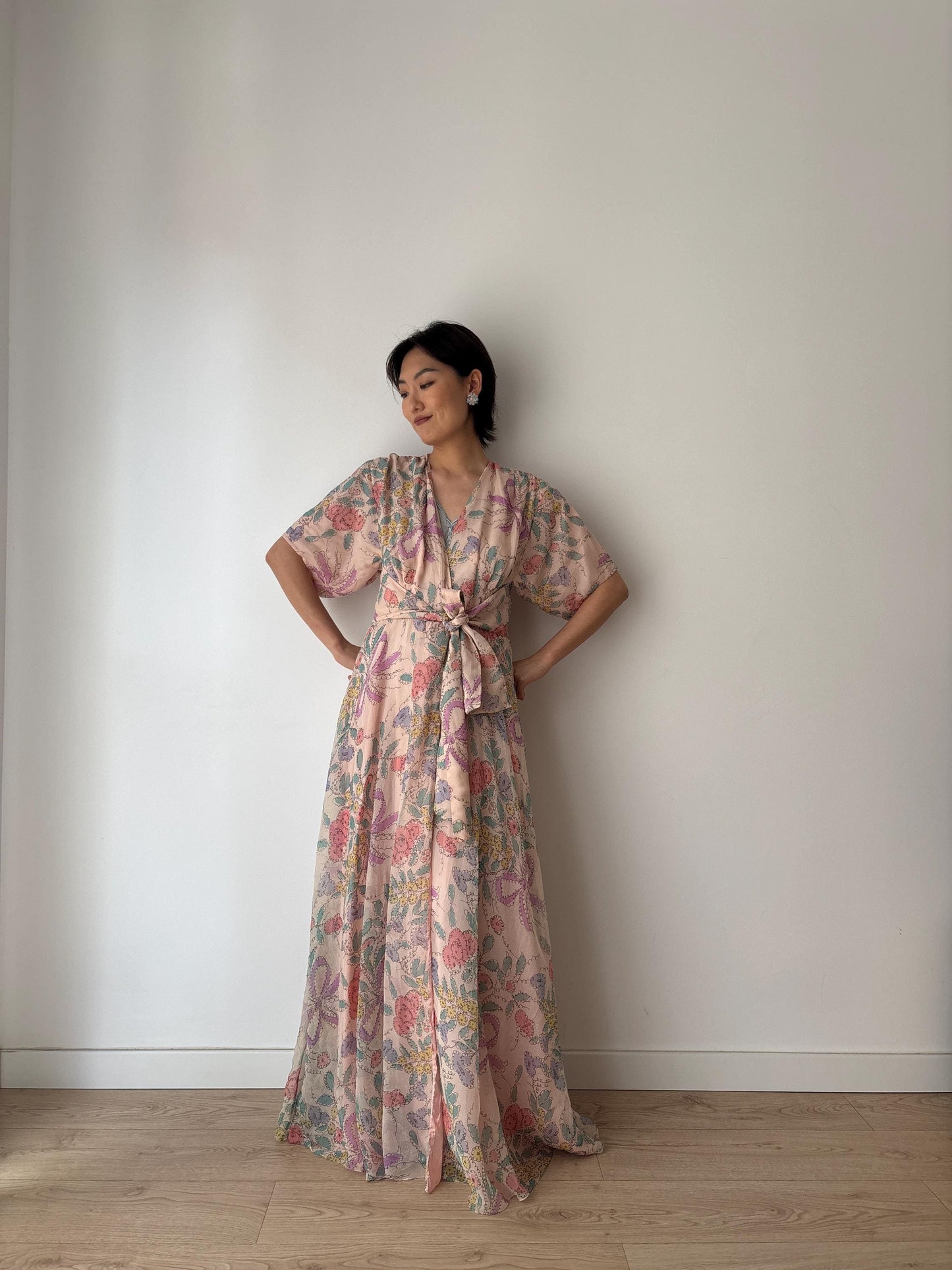 Rare 1920s 1930s Silk chiffon floral bow print dressing gown robe, Romantic shimmering pink silk Hollywood glam house coat