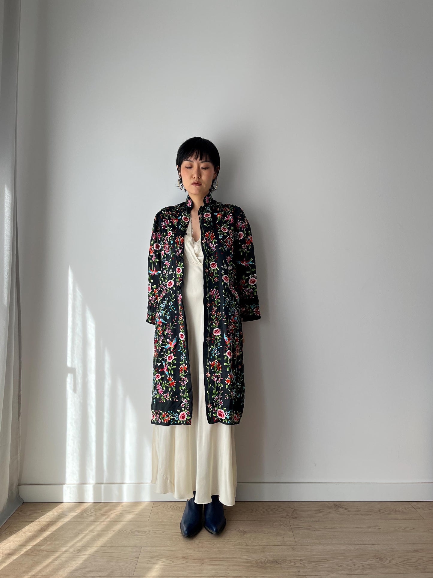 Vintage 1940s Chinese Silk Rayon Flower Hand Embroidered Cheongsam Pajama Jacket