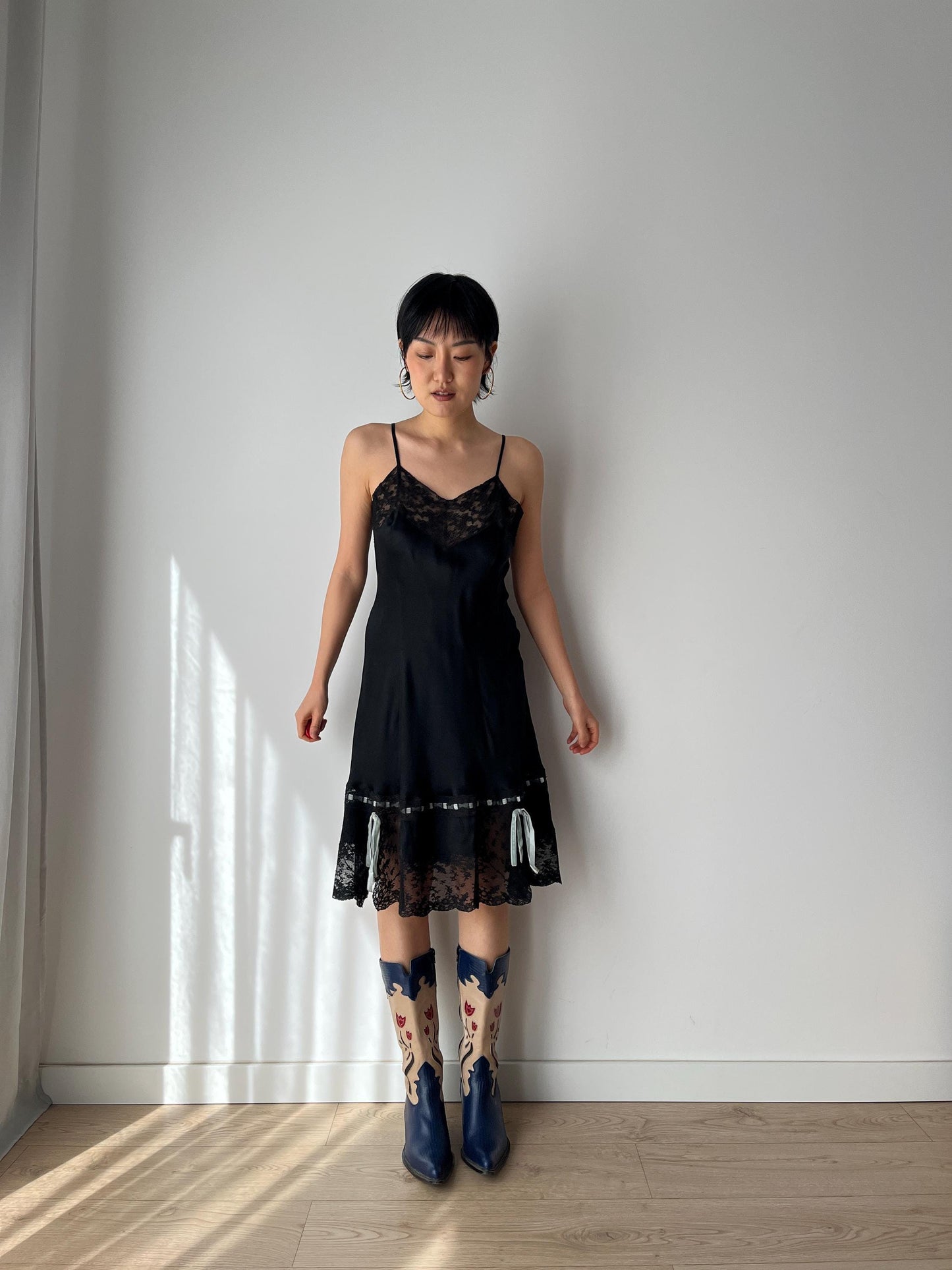 Antique romantic vintage 1930s 1940s black bow liquid satin pure silk lace art embroidered deco bridal slip