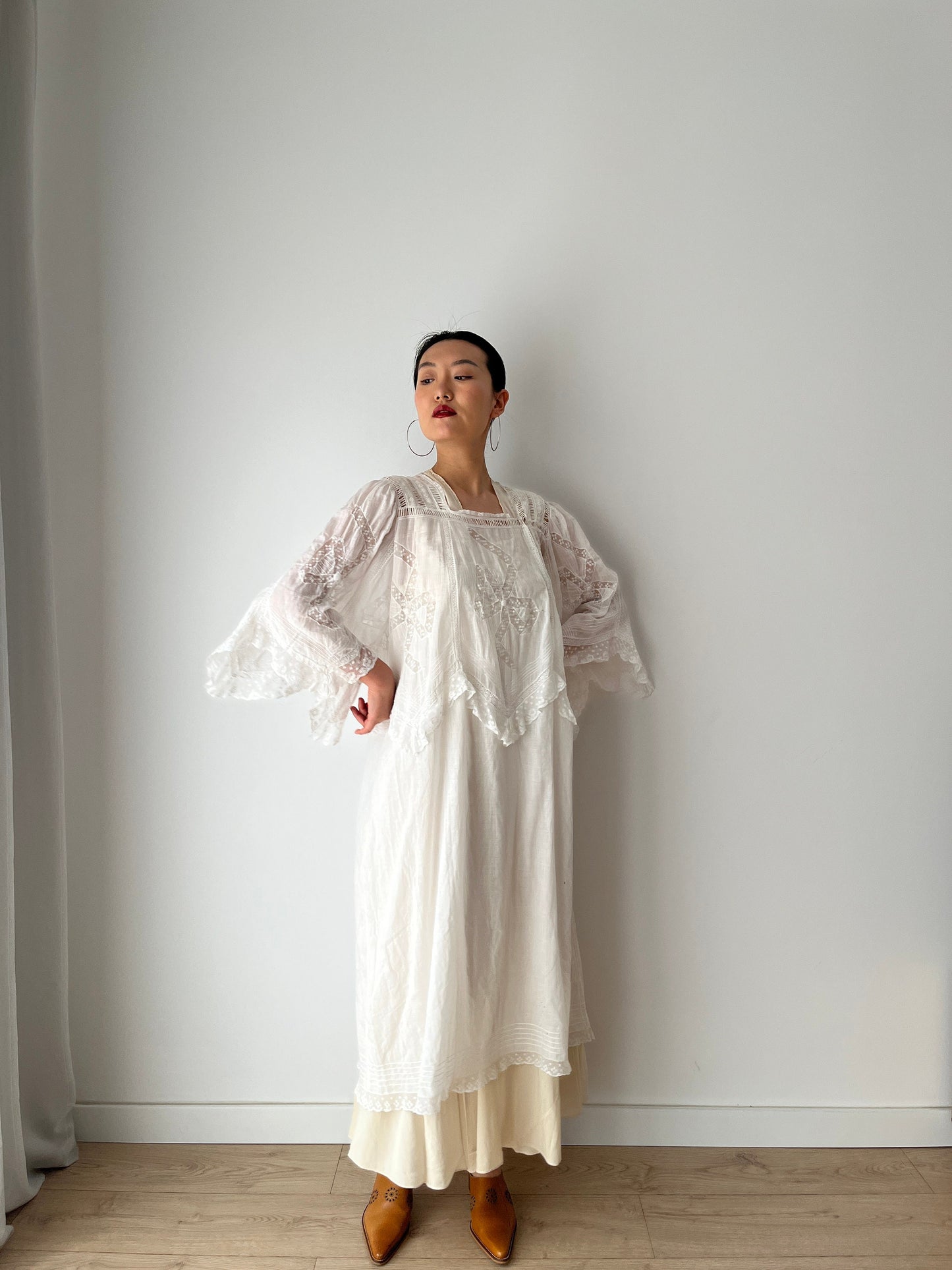 Antique 1800s Lace Renaissance Victorian Nightgown, Vintage French Parisian Maid Lace Floral Nightdress