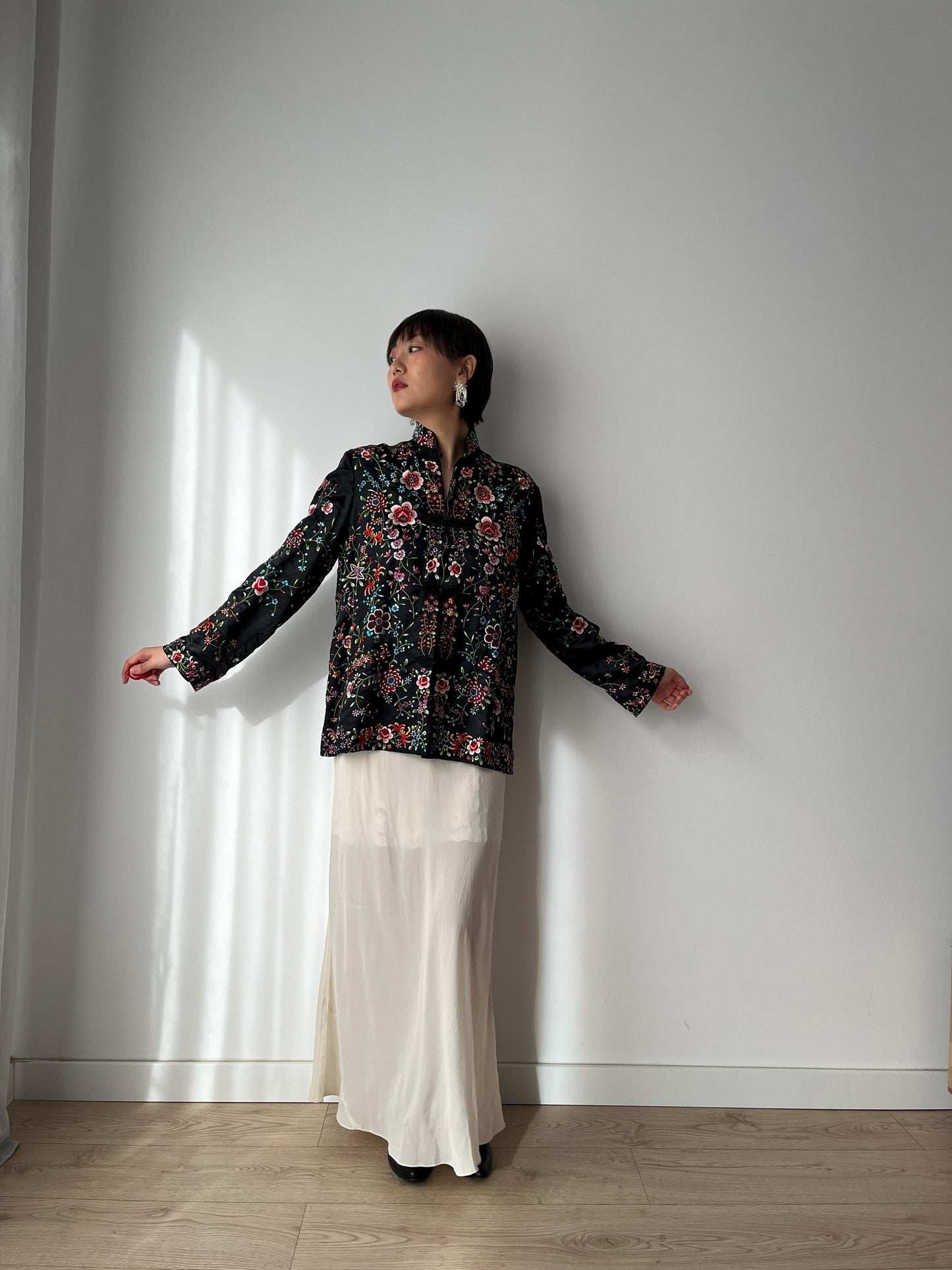 Vintage 1920s style 1950s Chinese Flower Hand Embroidered Kimono Cheongsam Jacket