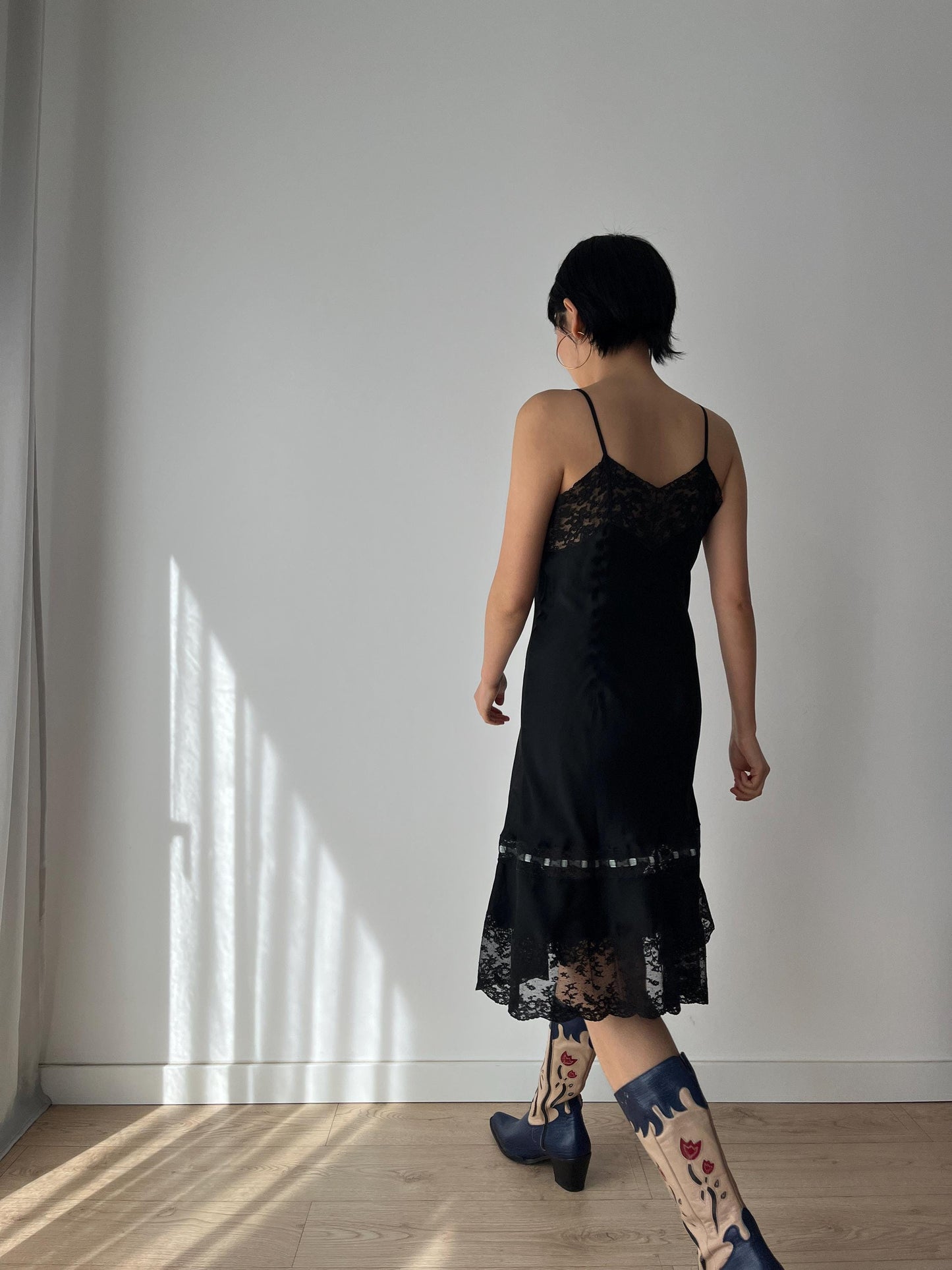 Antique romantic vintage 1930s 1940s black bow liquid satin pure silk lace art embroidered deco bridal slip