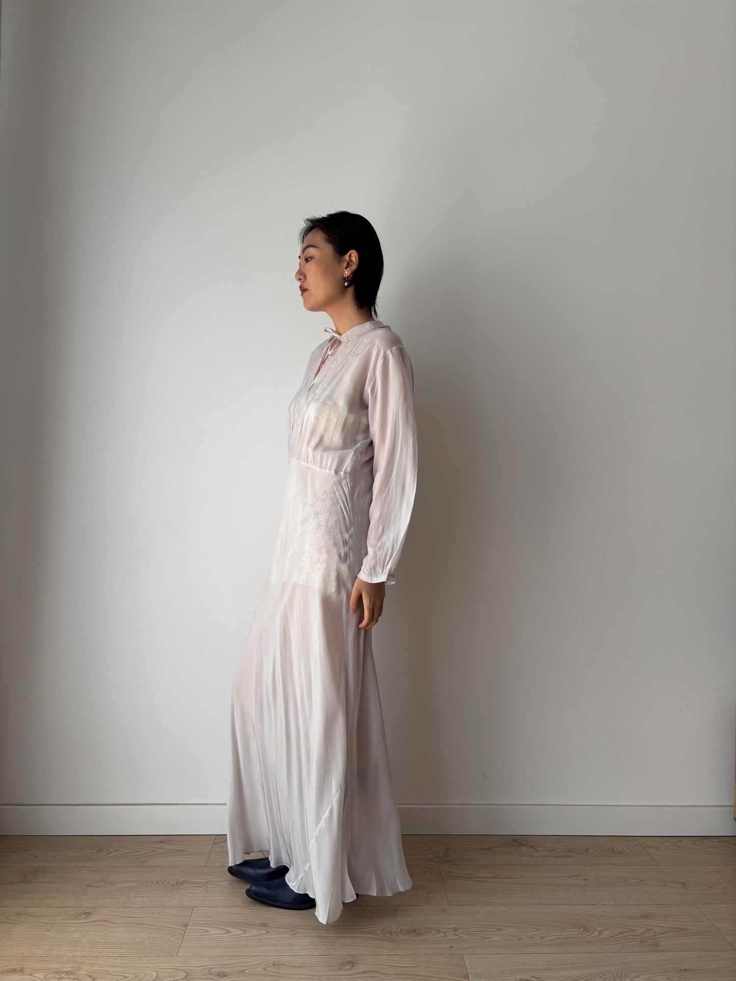 Antique 1930s bias cut liquid pure silk chiffon crepe romantic nightdress