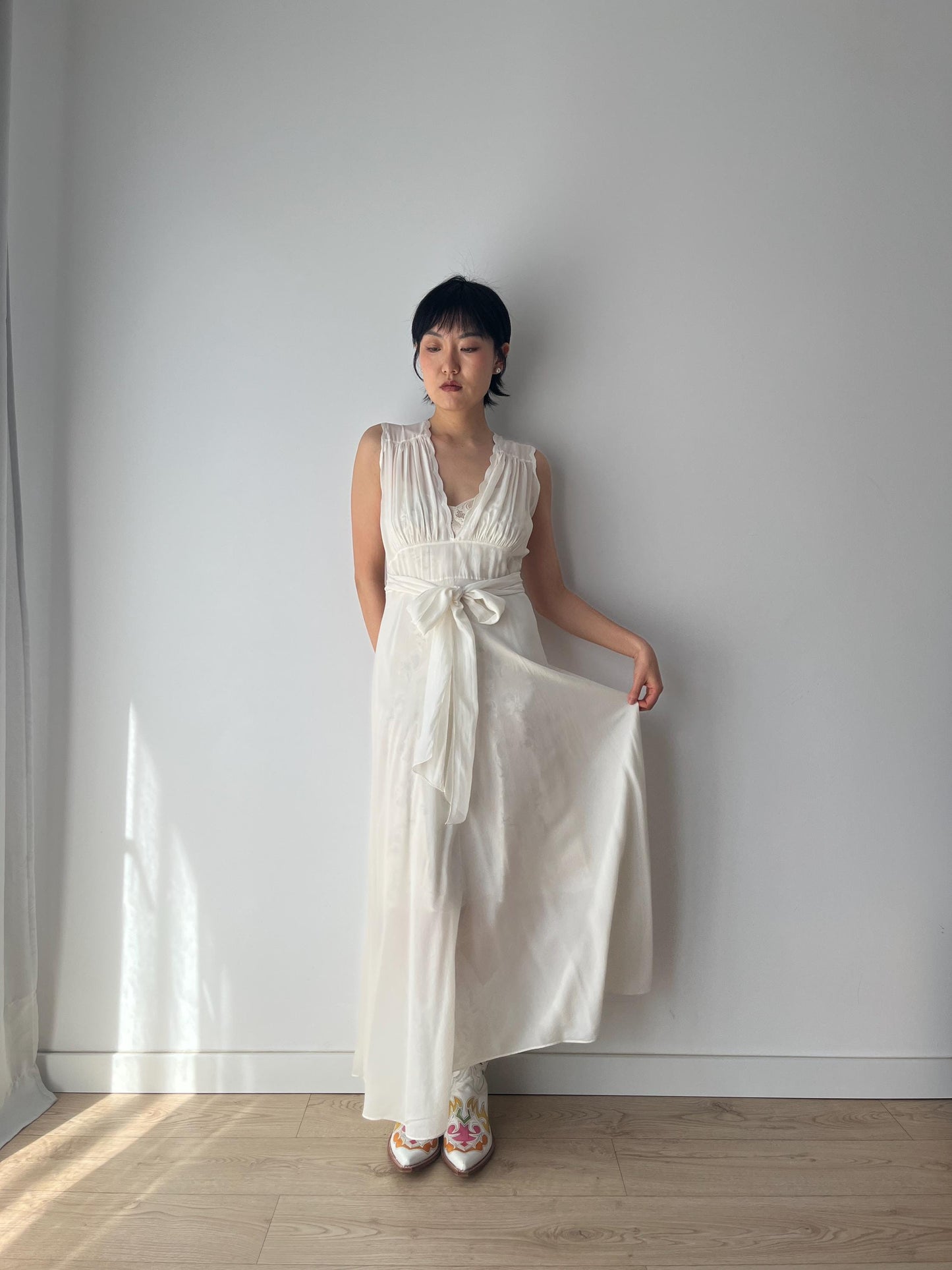 Chemise de nuit brodée en satin de soie, coupe biaisée, dentelle de mariée antique des années 1930