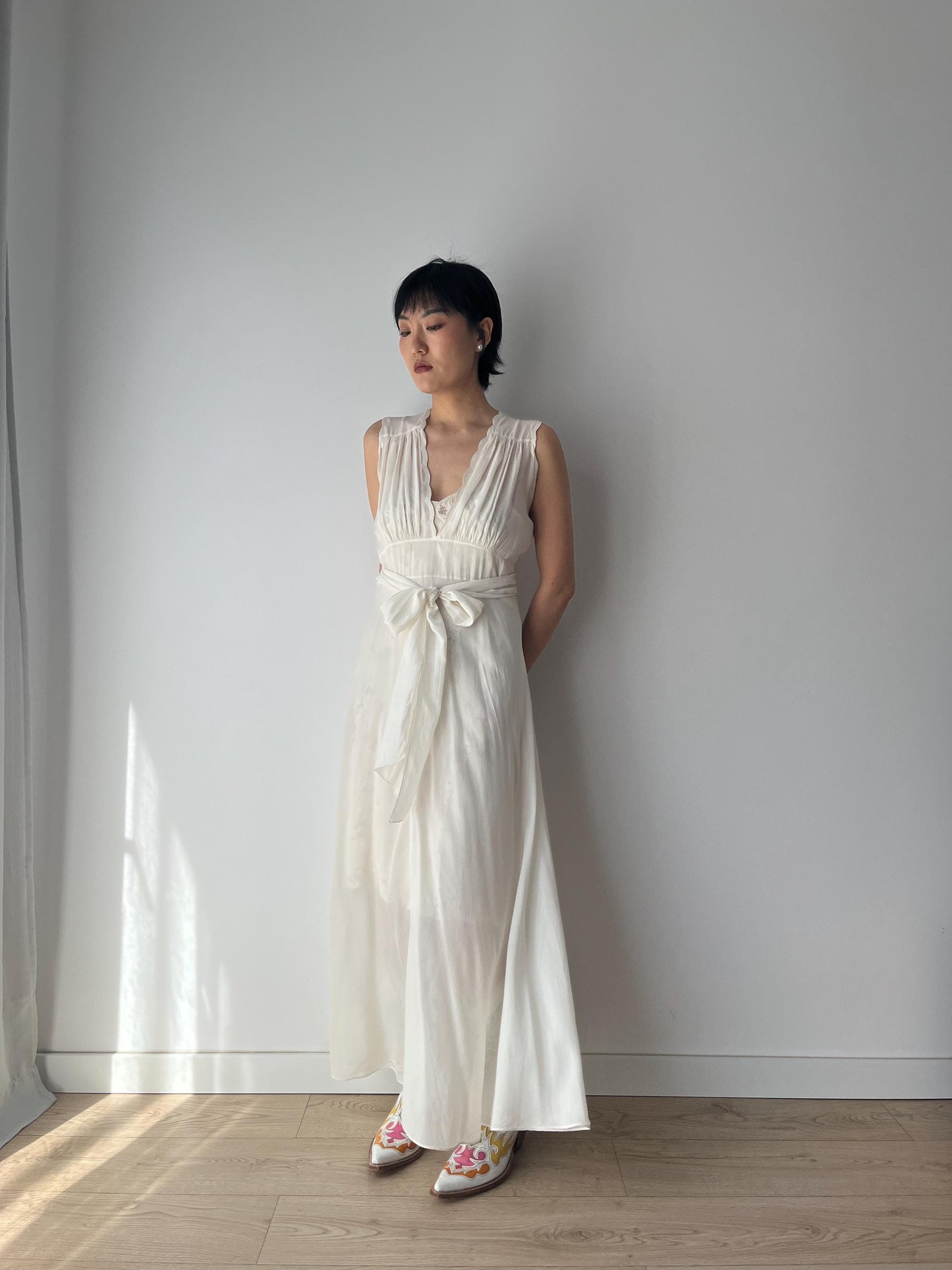 Chemise de nuit brodée en satin de soie, coupe biaisée, dentelle de mariée antique des années 1930