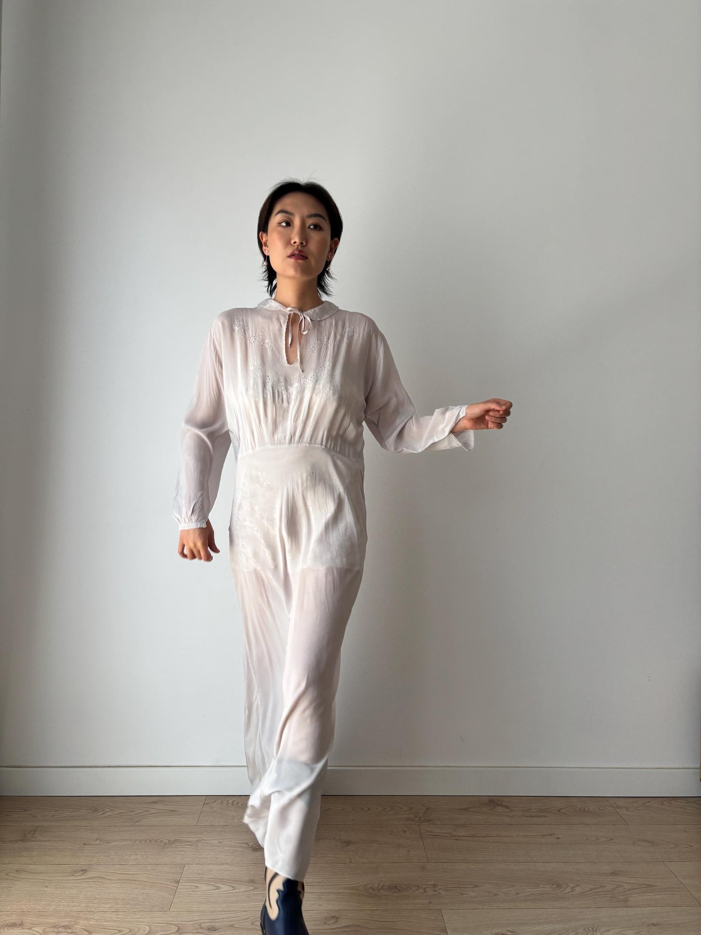 Antique 1930s bias cut liquid pure silk chiffon crepe romantic nightdress