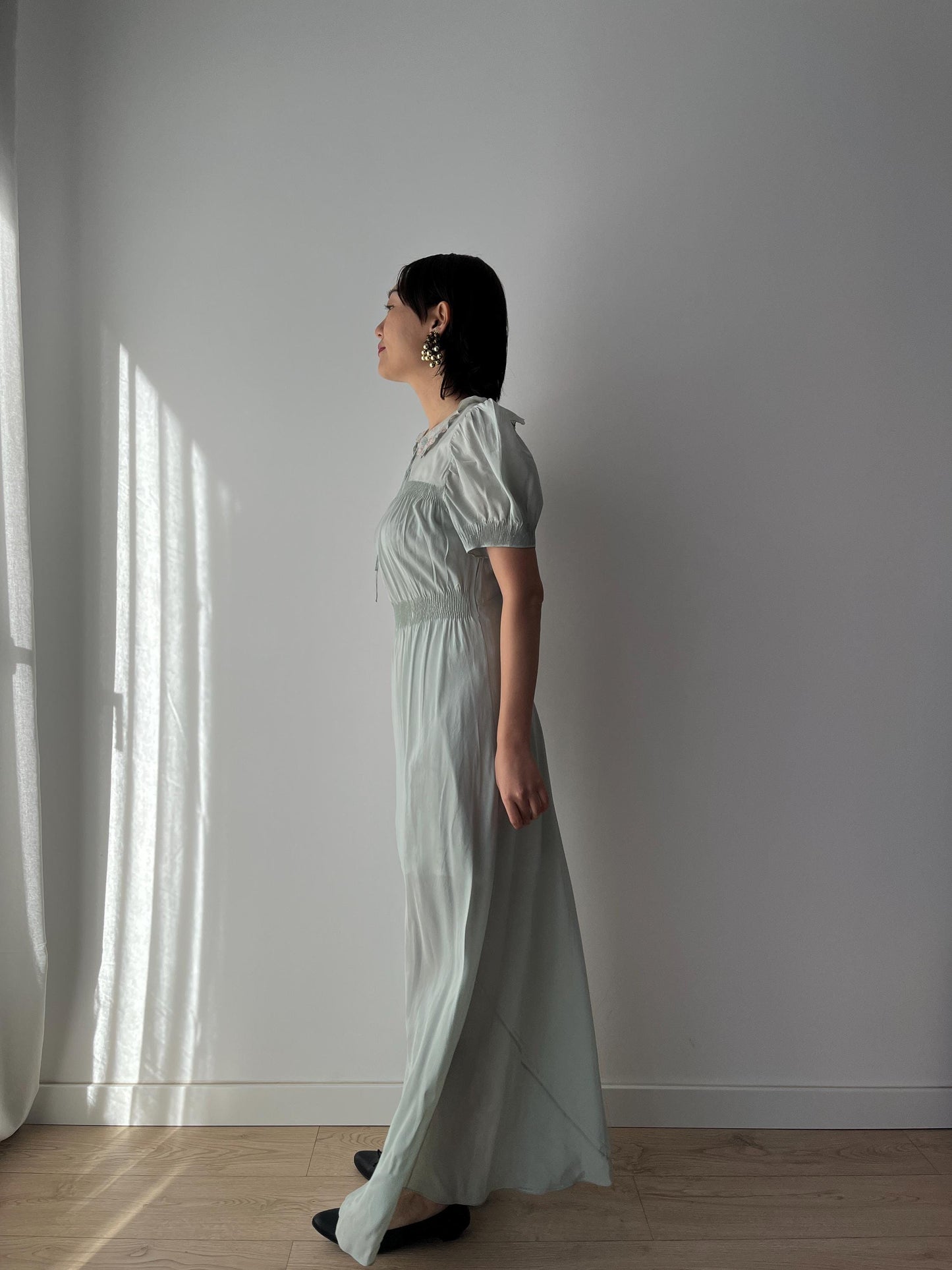 Chemise de nuit antique en mousseline de soie pure bleu liquide, coupe biais, années 1930