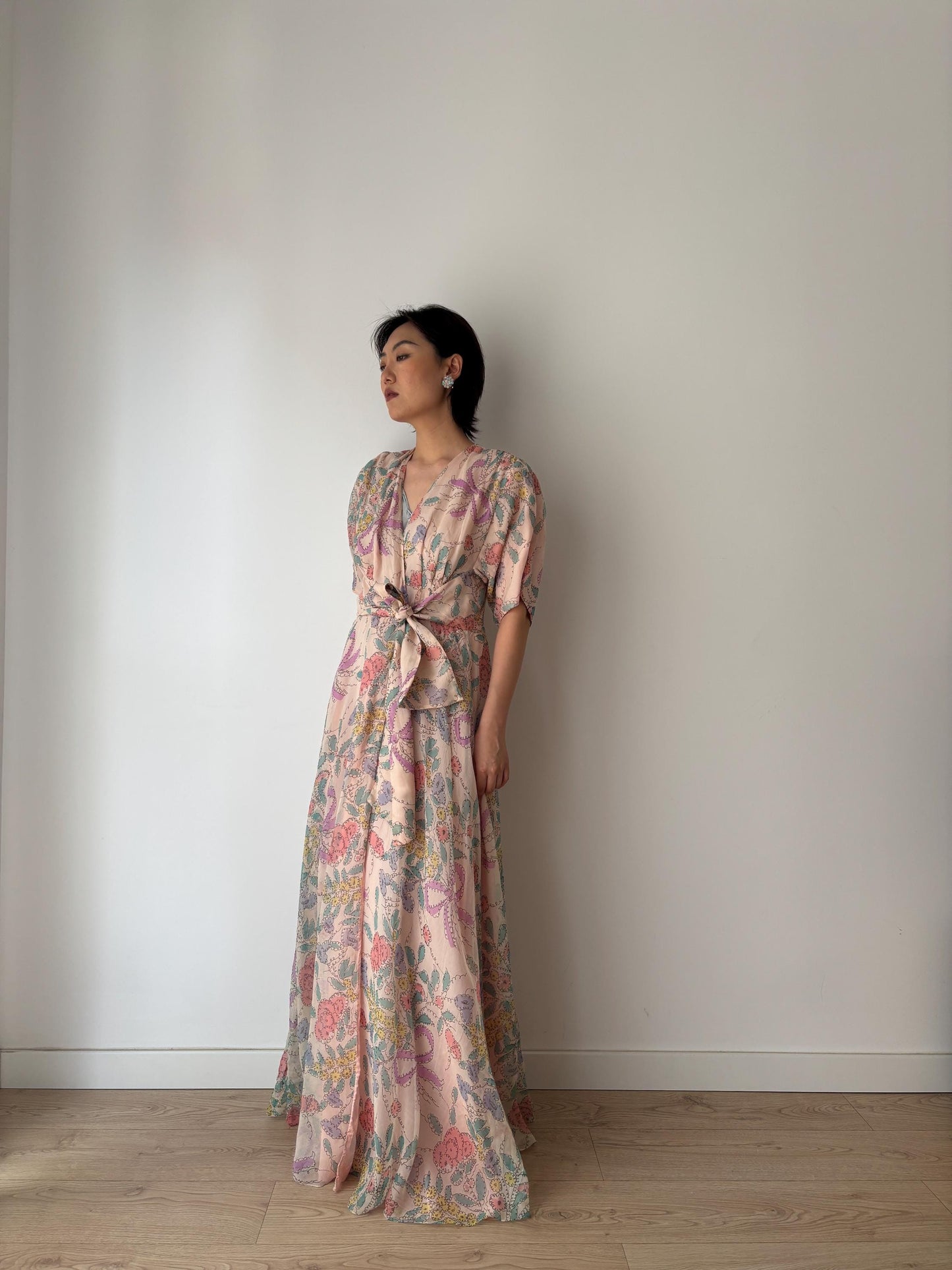 Rare 1920s 1930s Silk chiffon floral bow print dressing gown robe, Romantic shimmering pink silk Hollywood glam house coat