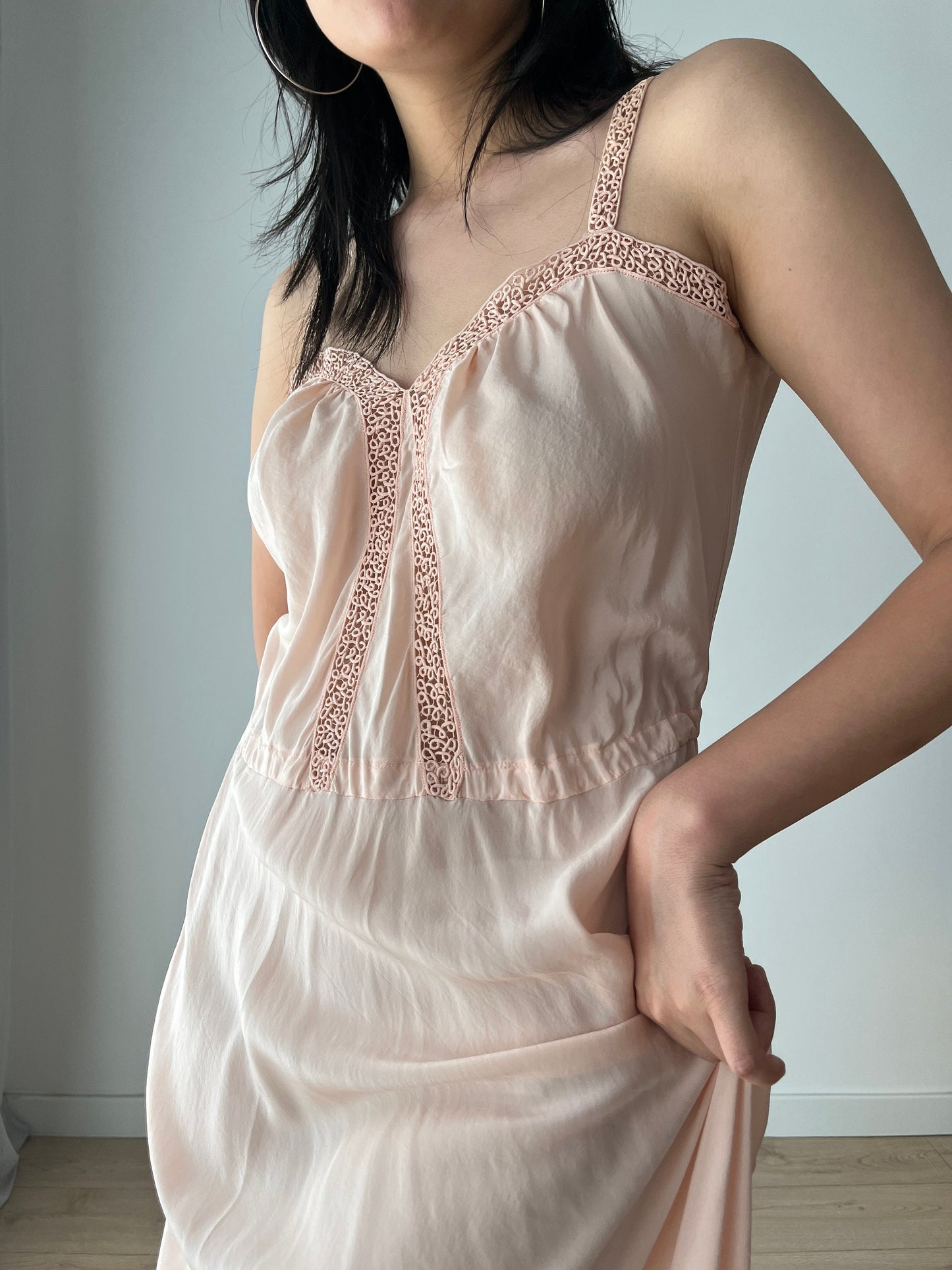 1940s Pale Pink Pure Silk Lace Crepe Bias Cut Blue Applique Embroidered Lingeriedress