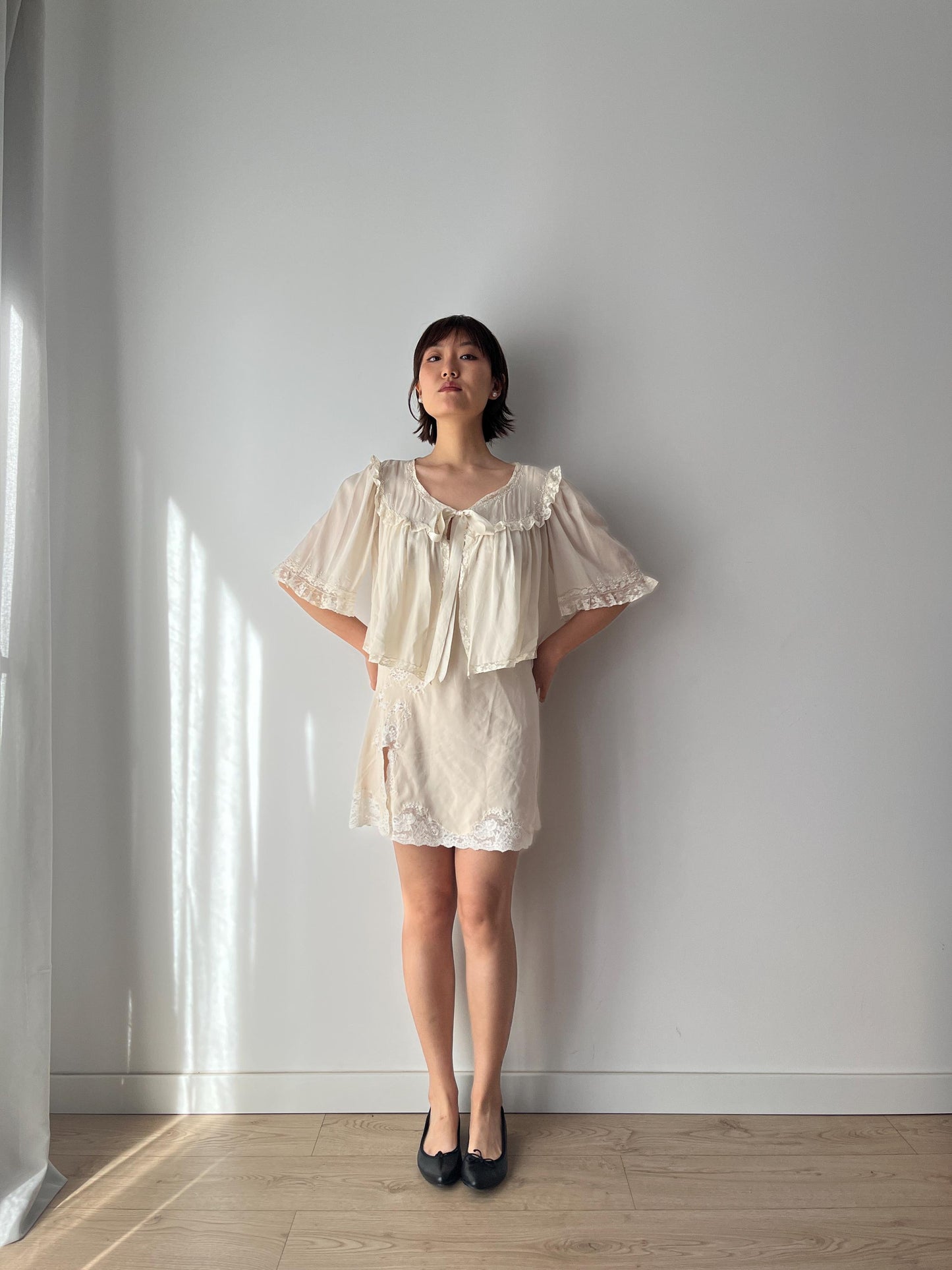 1940s 1930s white pure silk crepe antique heavy lace hand embroidered bed jacket