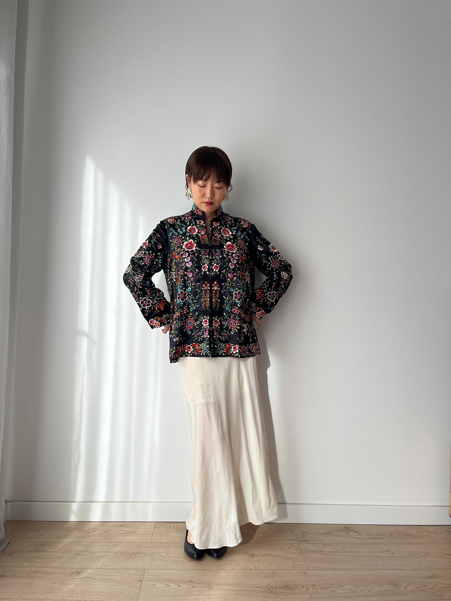 Vintage 1920s style 1950s Chinese Flower Hand Embroidered Kimono Cheongsam Jacket