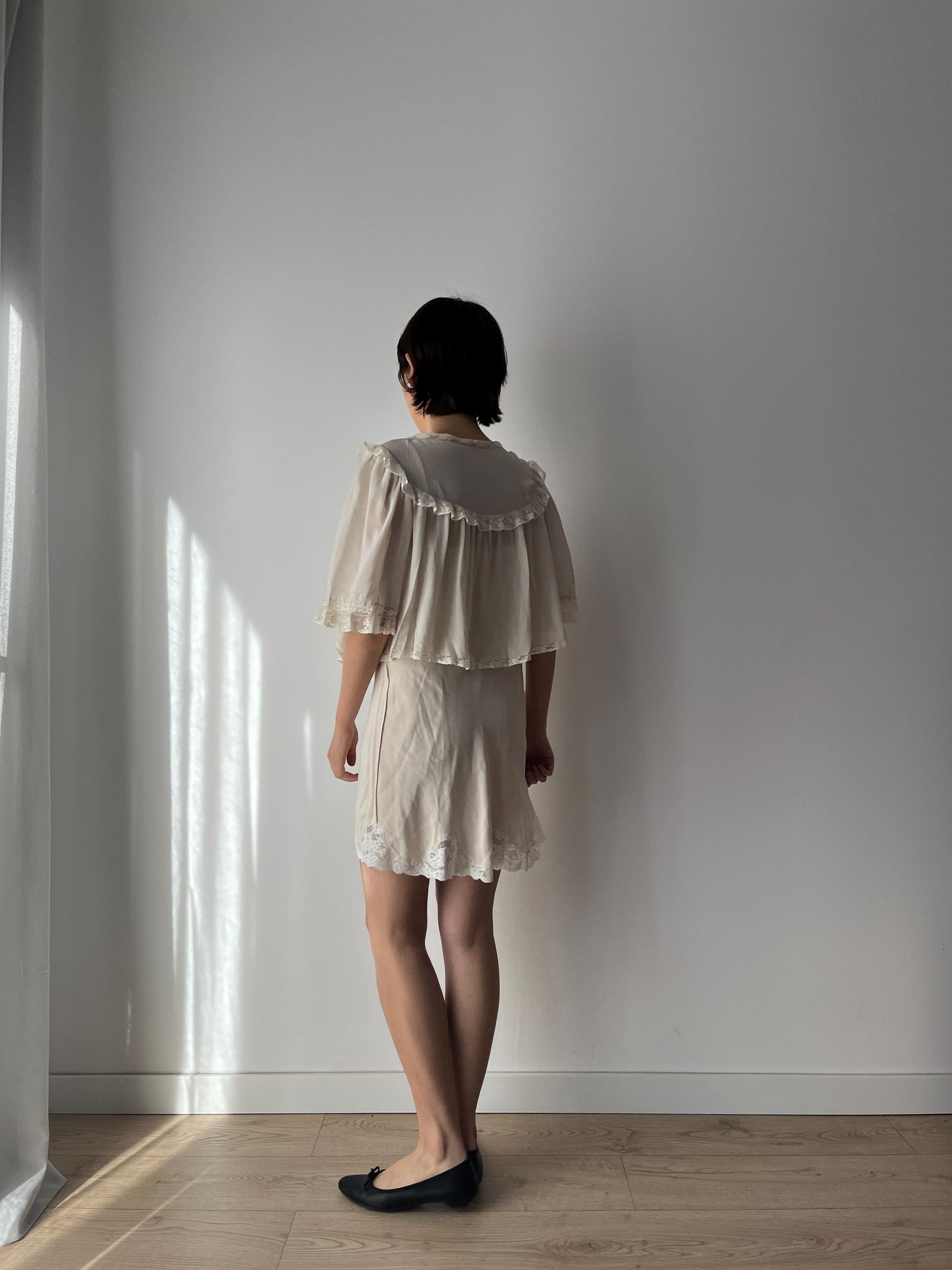 1940s 1930s white pure silk crepe antique heavy lace hand embroidered bed jacket