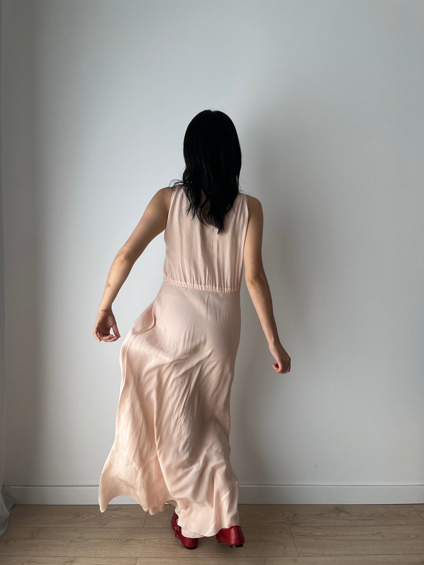 1940s Pale Pink Pure Silk Lace Crepe Bias Cut Blue Applique Embroidered Lingeriedress