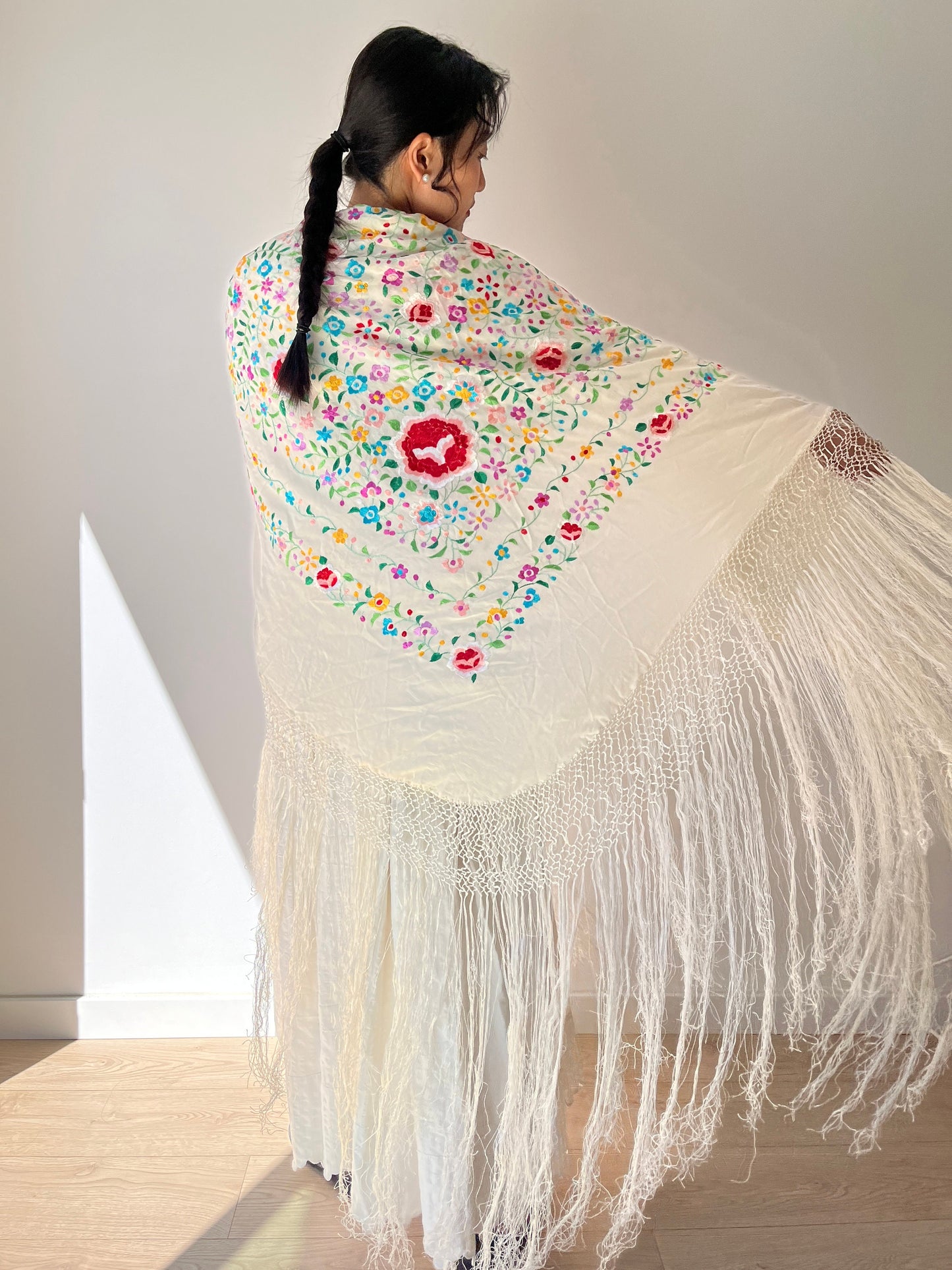 1920s Antique piano shawl, Ivory Silk Canton Floral Embroidered Piano Fringed Shawl