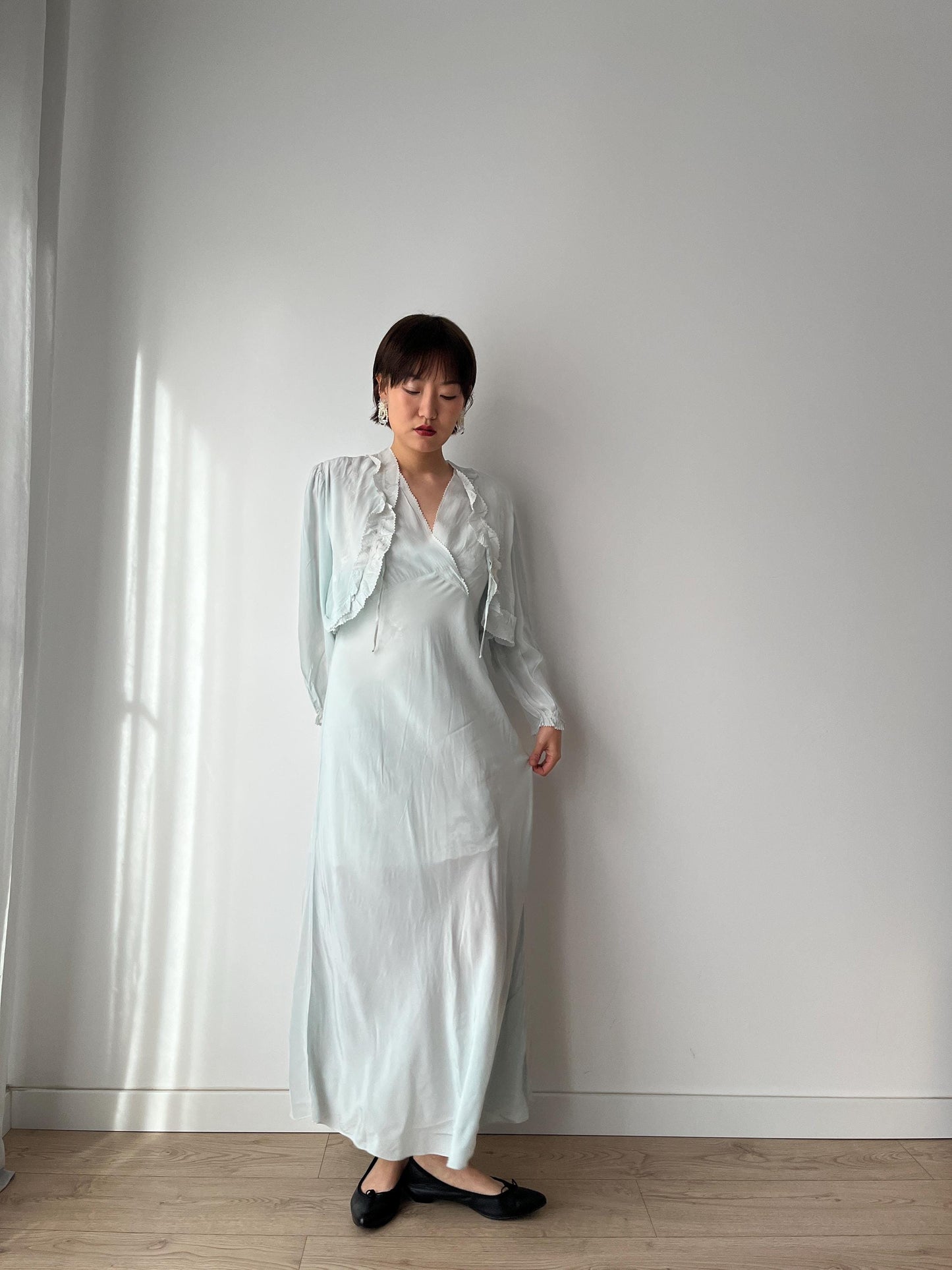 Antique 1930s 1940s floral print bias cut liquid silk satin bridal nightdress