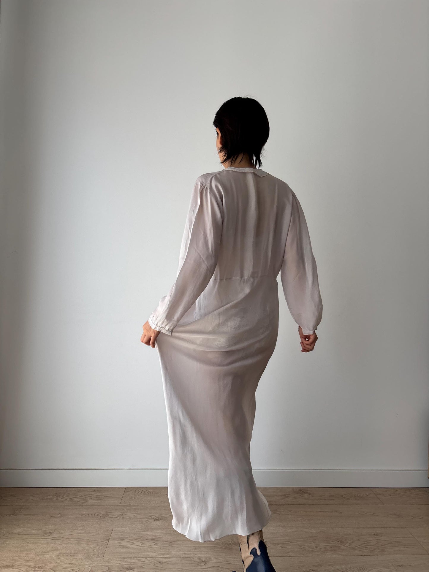 Antique 1930s bias cut liquid pure silk chiffon crepe romantic nightdress