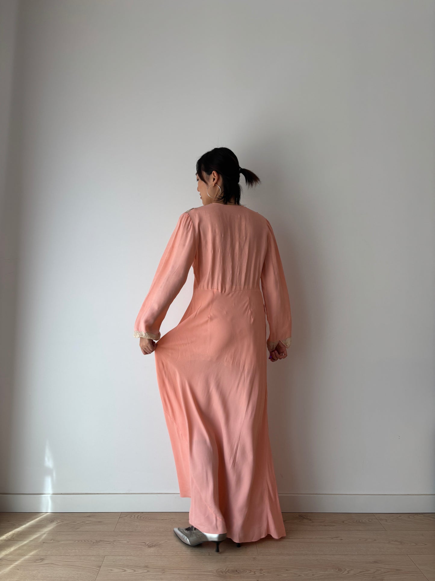 Antique 1930s peach pink bias cut liquid silk nightdress