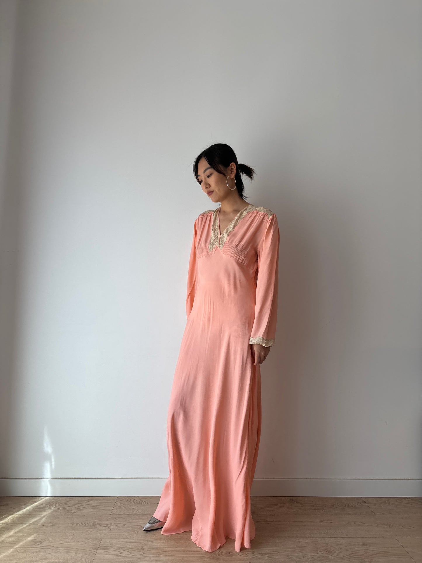 Antique 1930s peach pink bias cut liquid silk nightdress