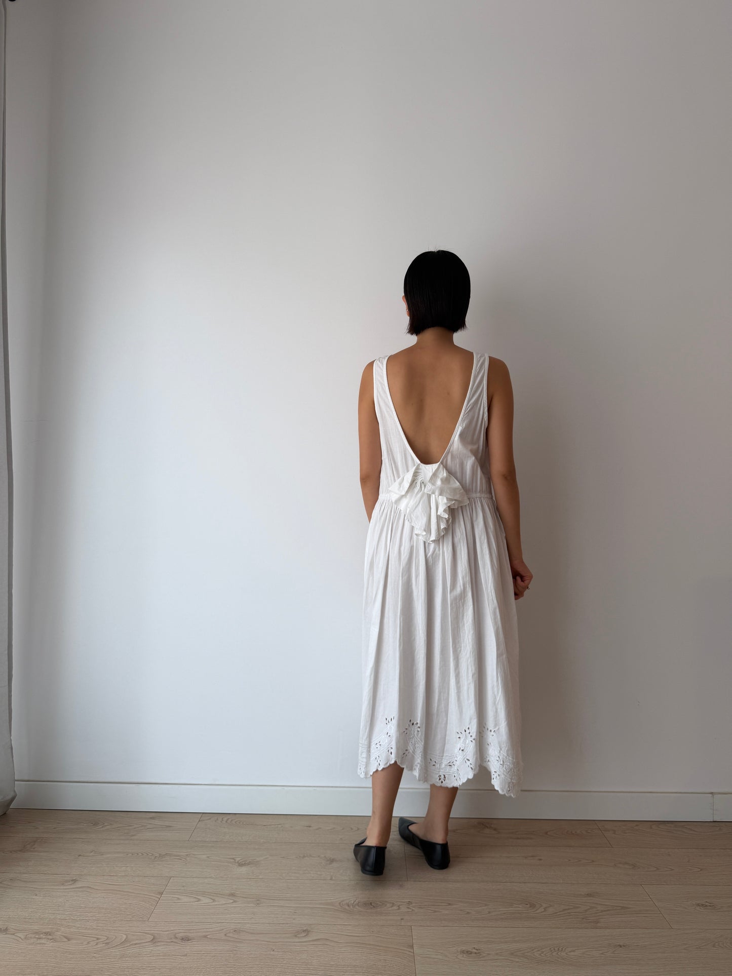 Vintage White Cotton Lace Embroidered Summer dress With Backless Bow
