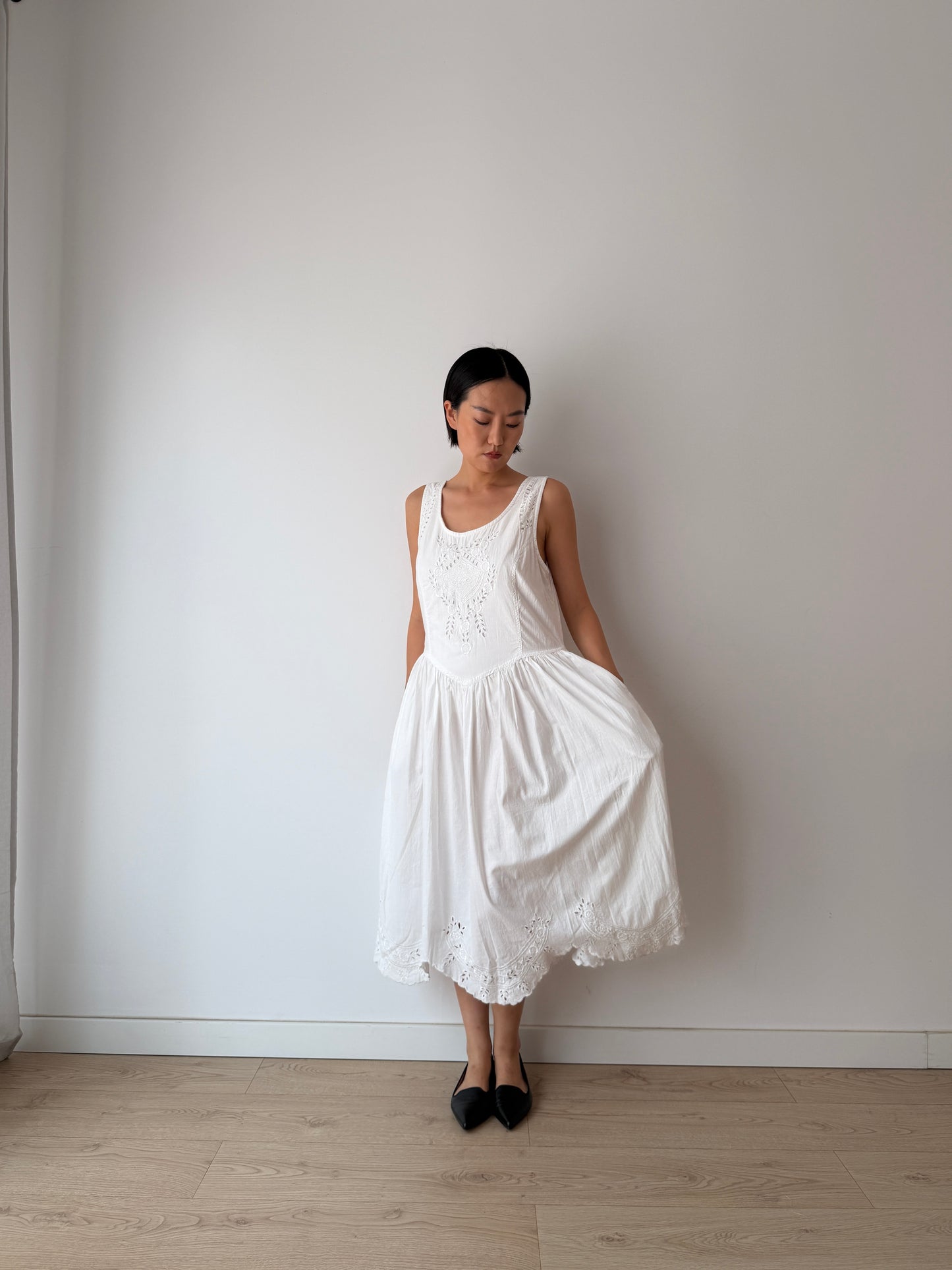 Vintage White Cotton Lace Embroidered Summer dress With Backless Bow
