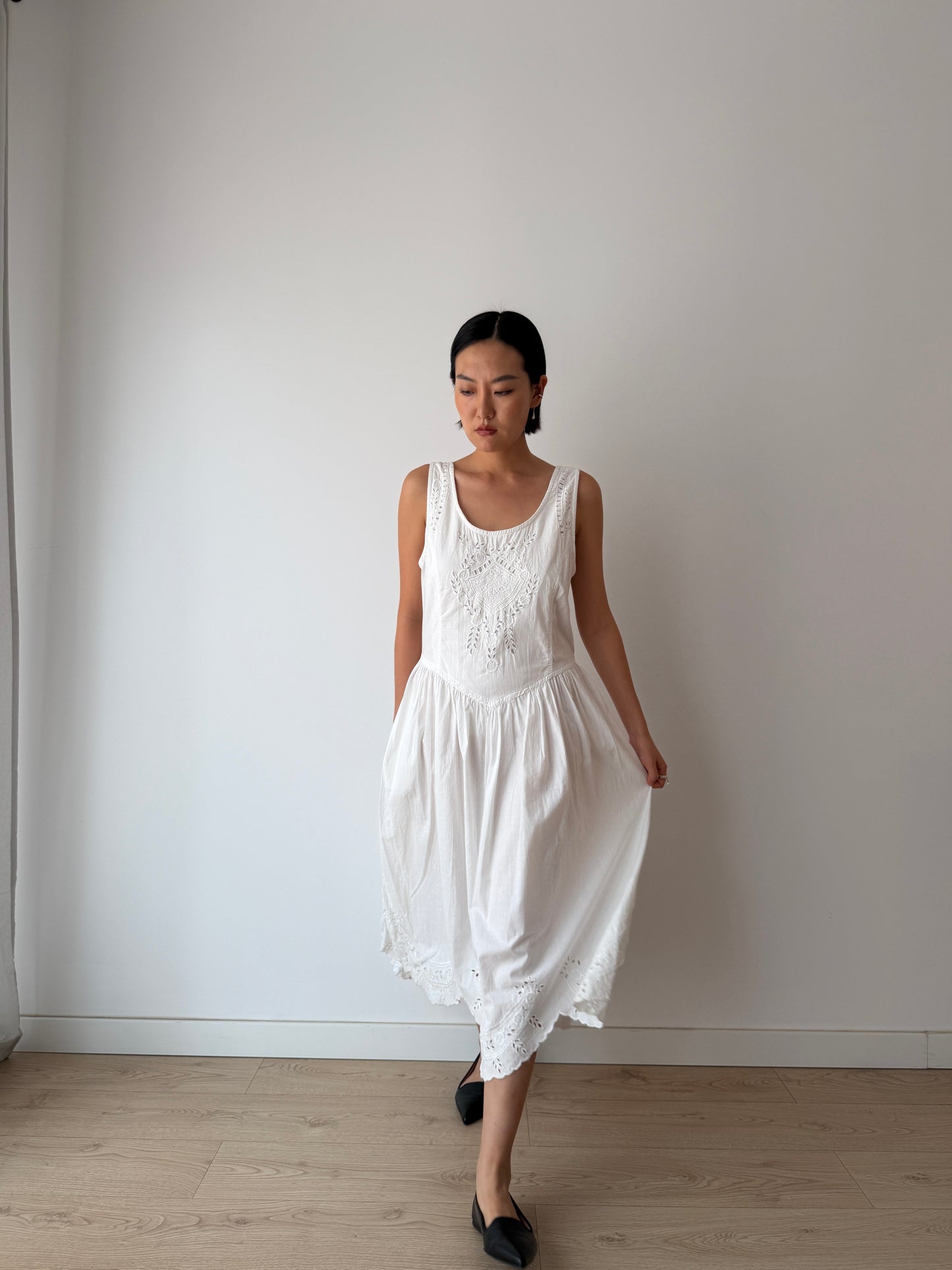 Vintage White Cotton Lace Embroidered Summer dress With Backless Bow
