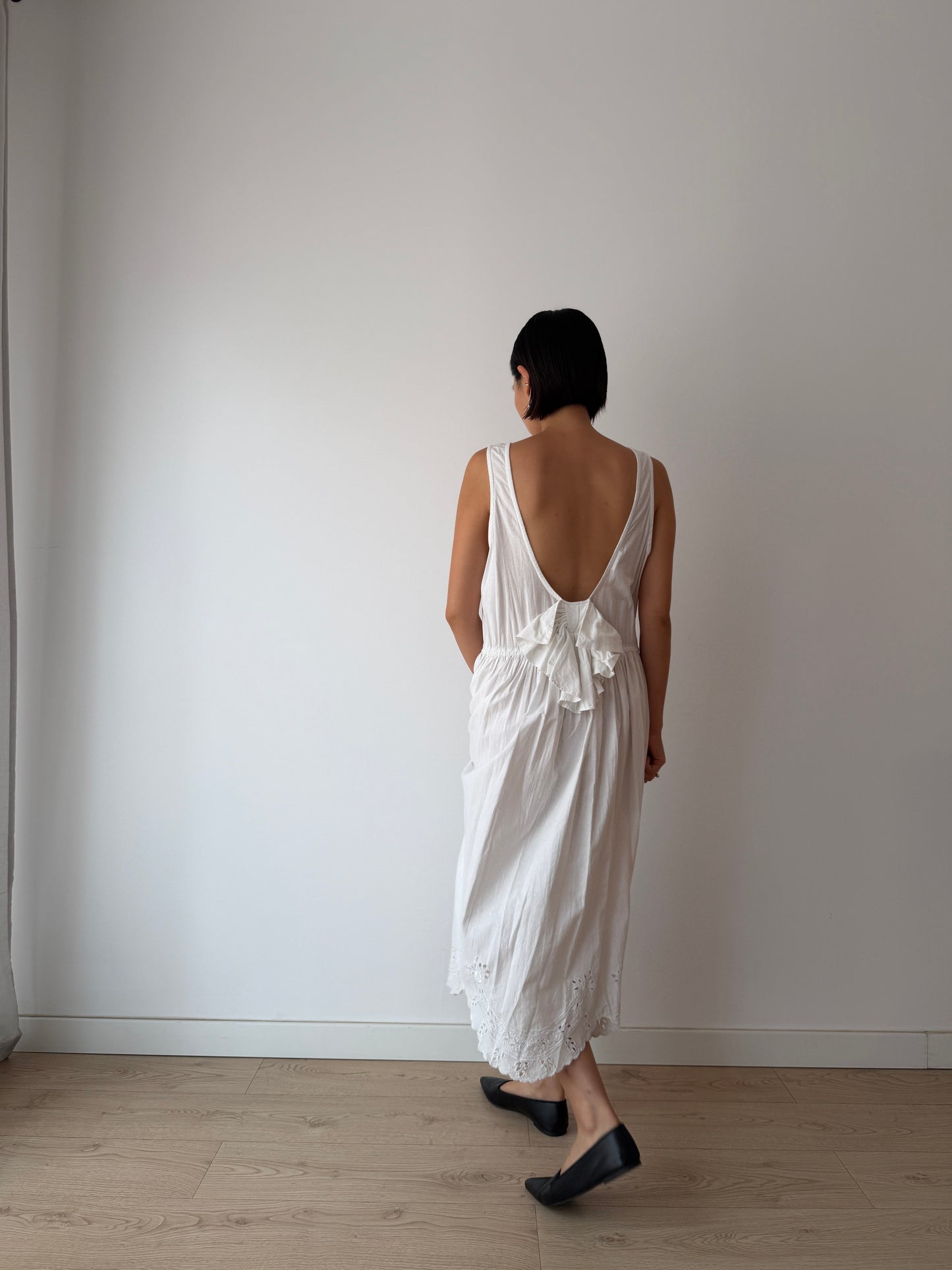 Vintage White Cotton Lace Embroidered Summer dress With Backless Bow
