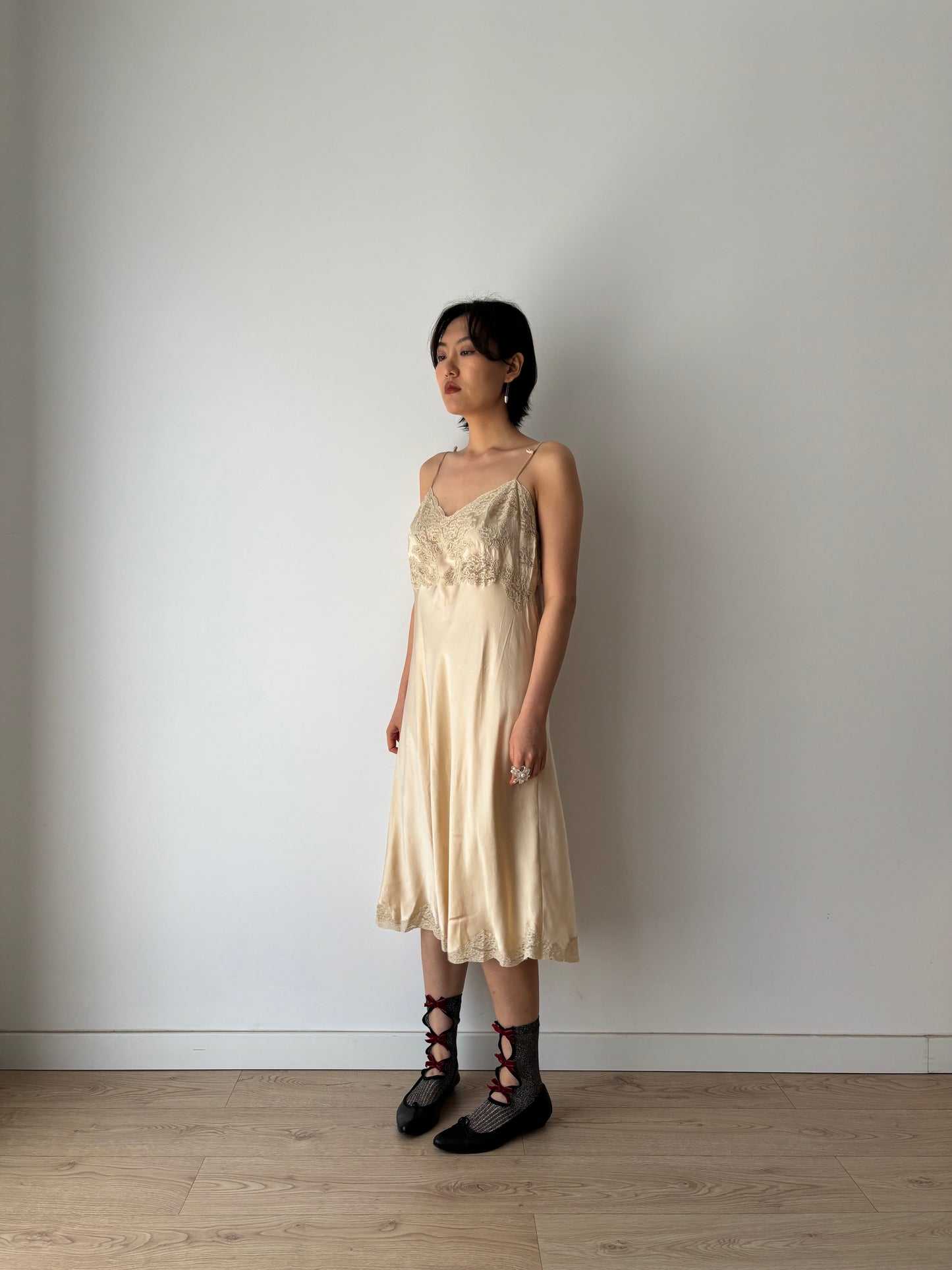 1930s heavy lace beige silk slip