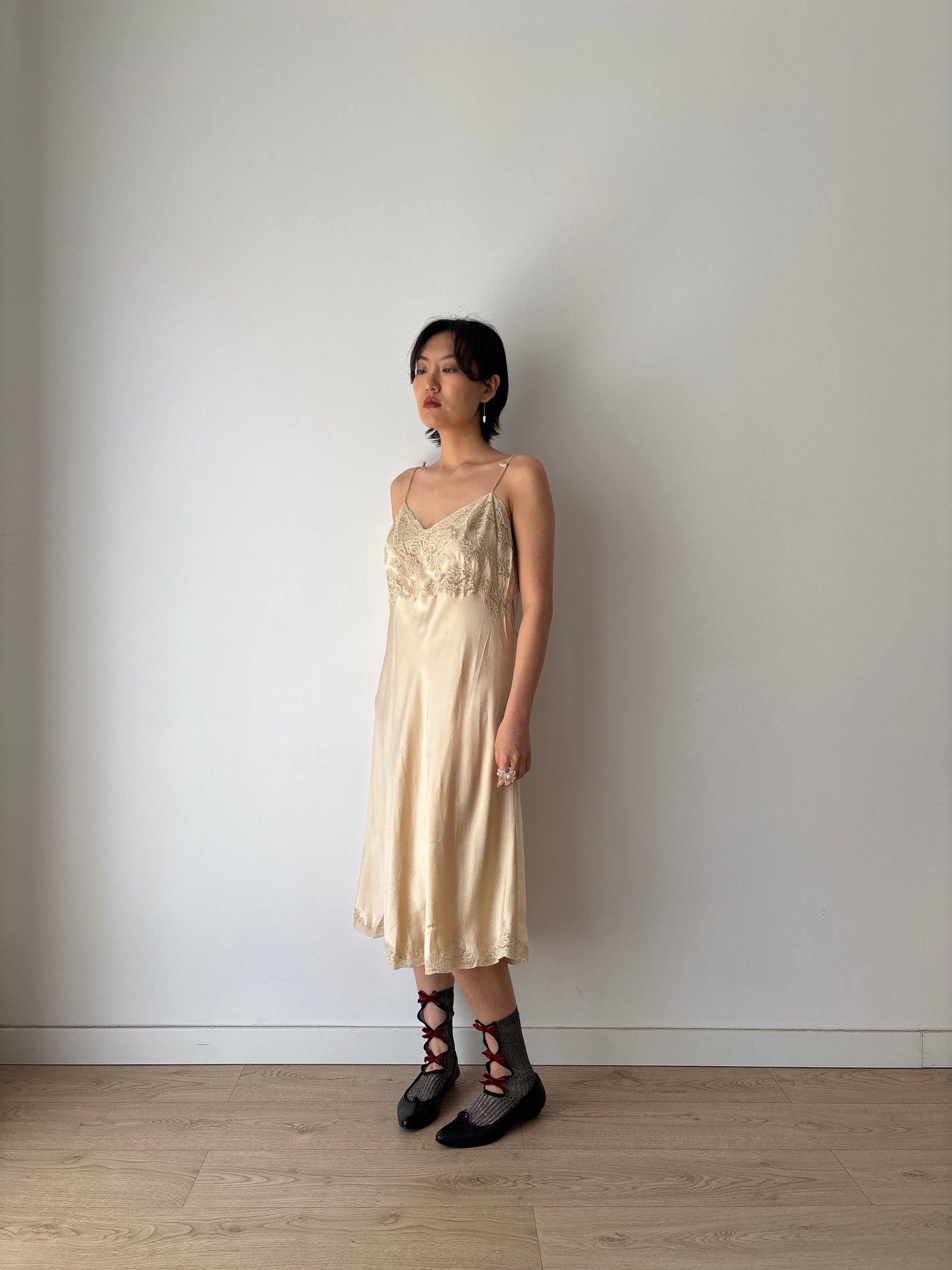 1930s heavy lace beige silk slip