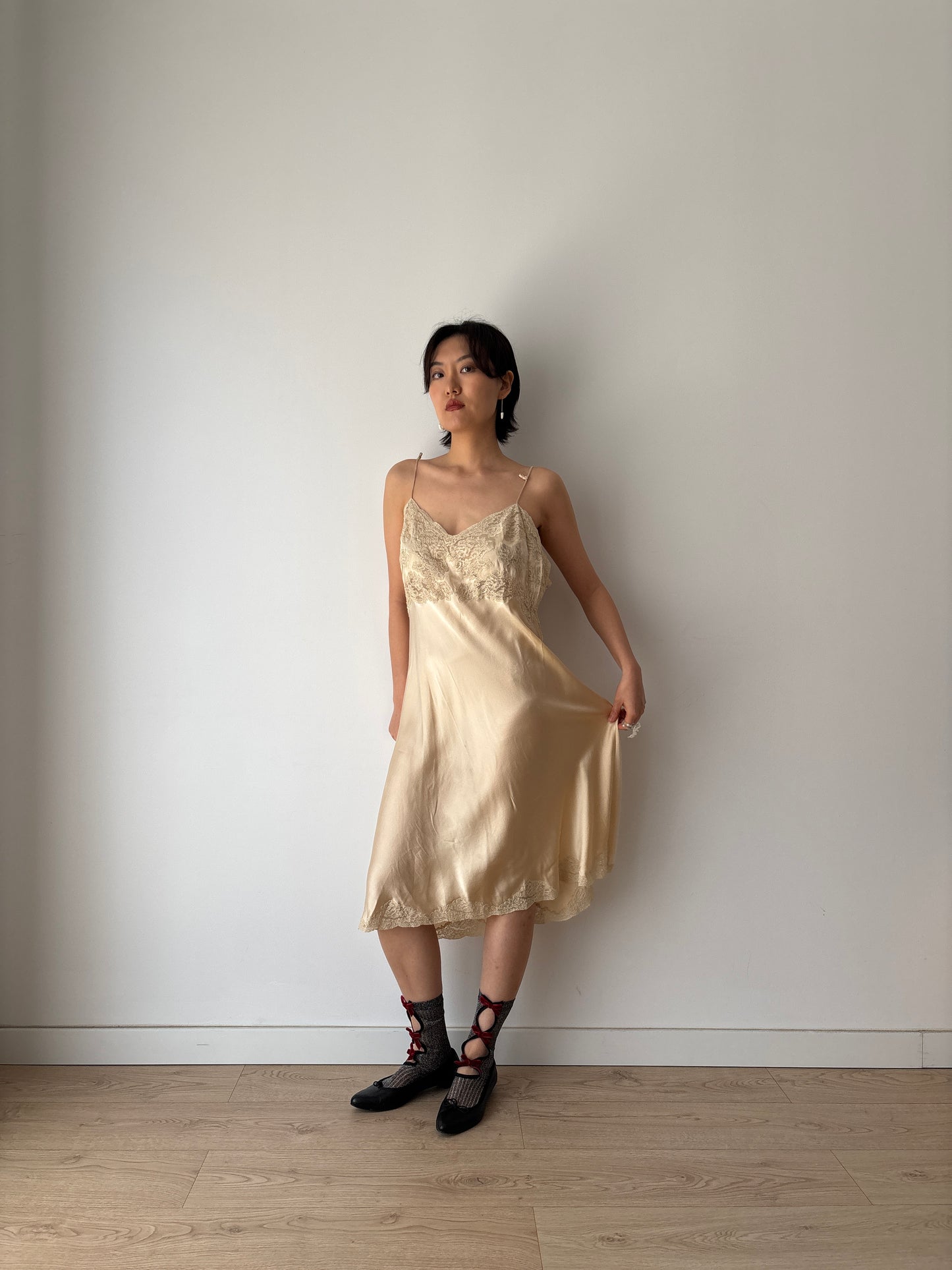 1930s heavy lace beige silk slip