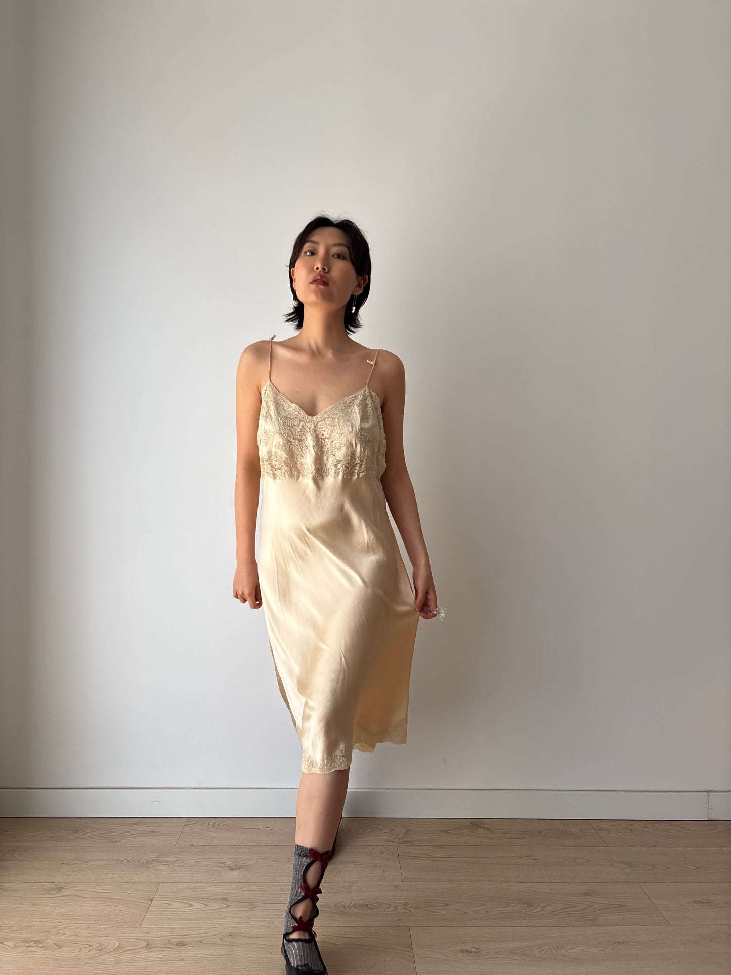 1930s heavy lace beige silk slip